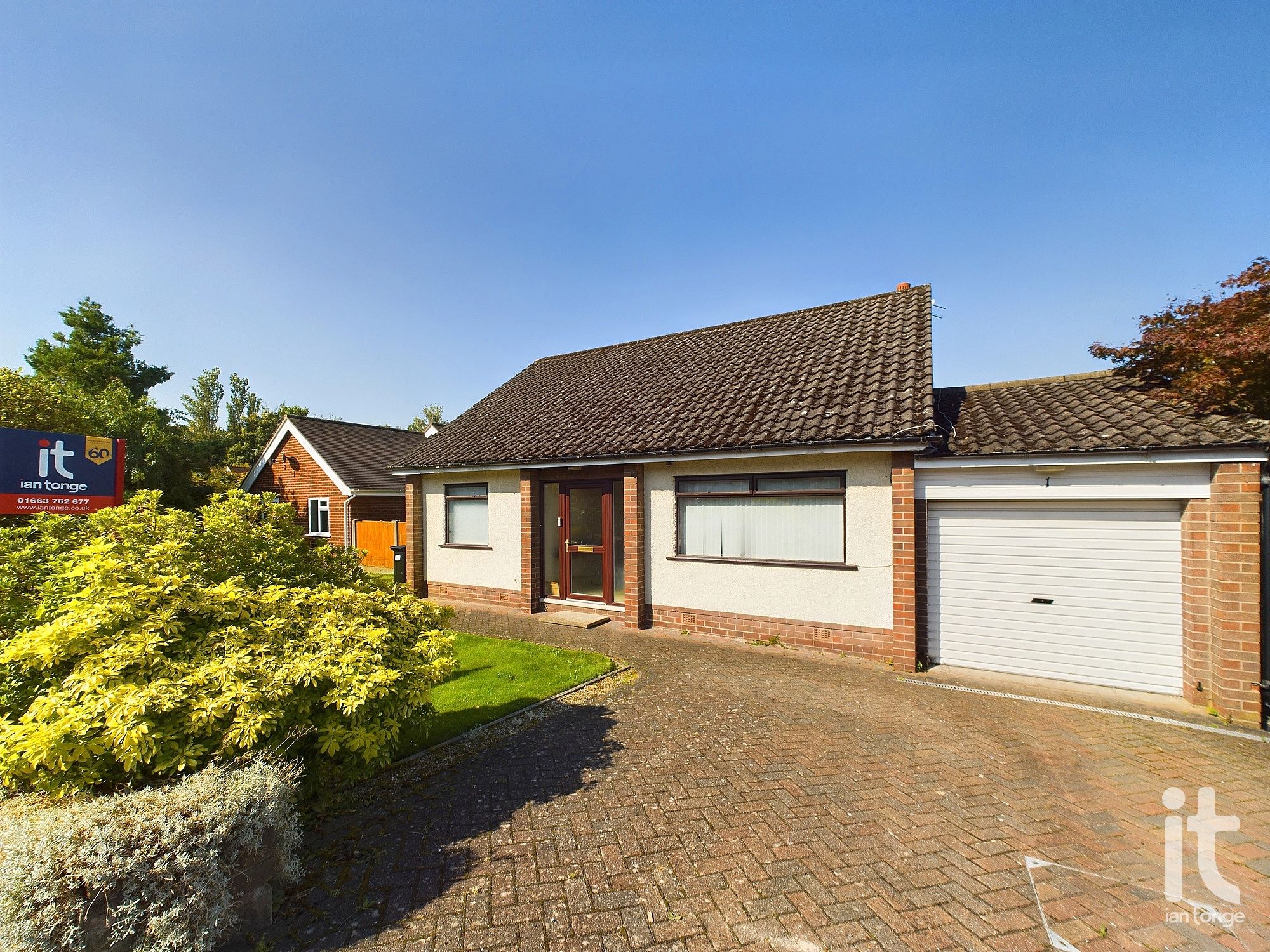 4 bedroom detached bungalow Sold in Stockport - Photograph 9.