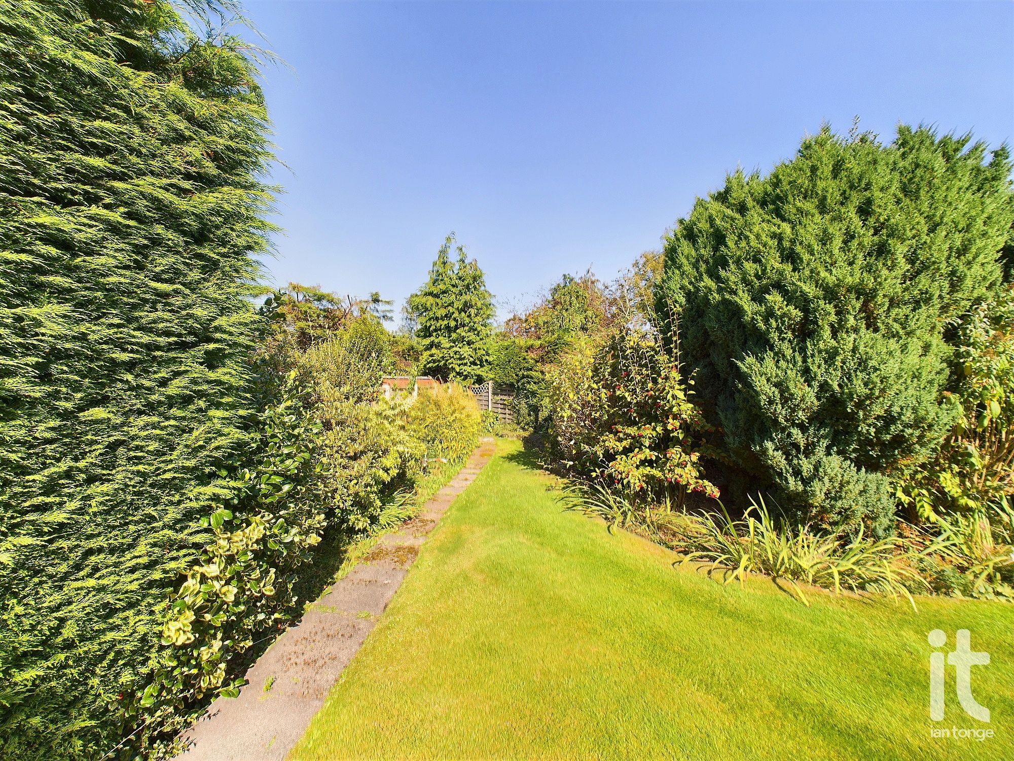 4 bedroom detached bungalow Sold in Stockport - Photograph 5.