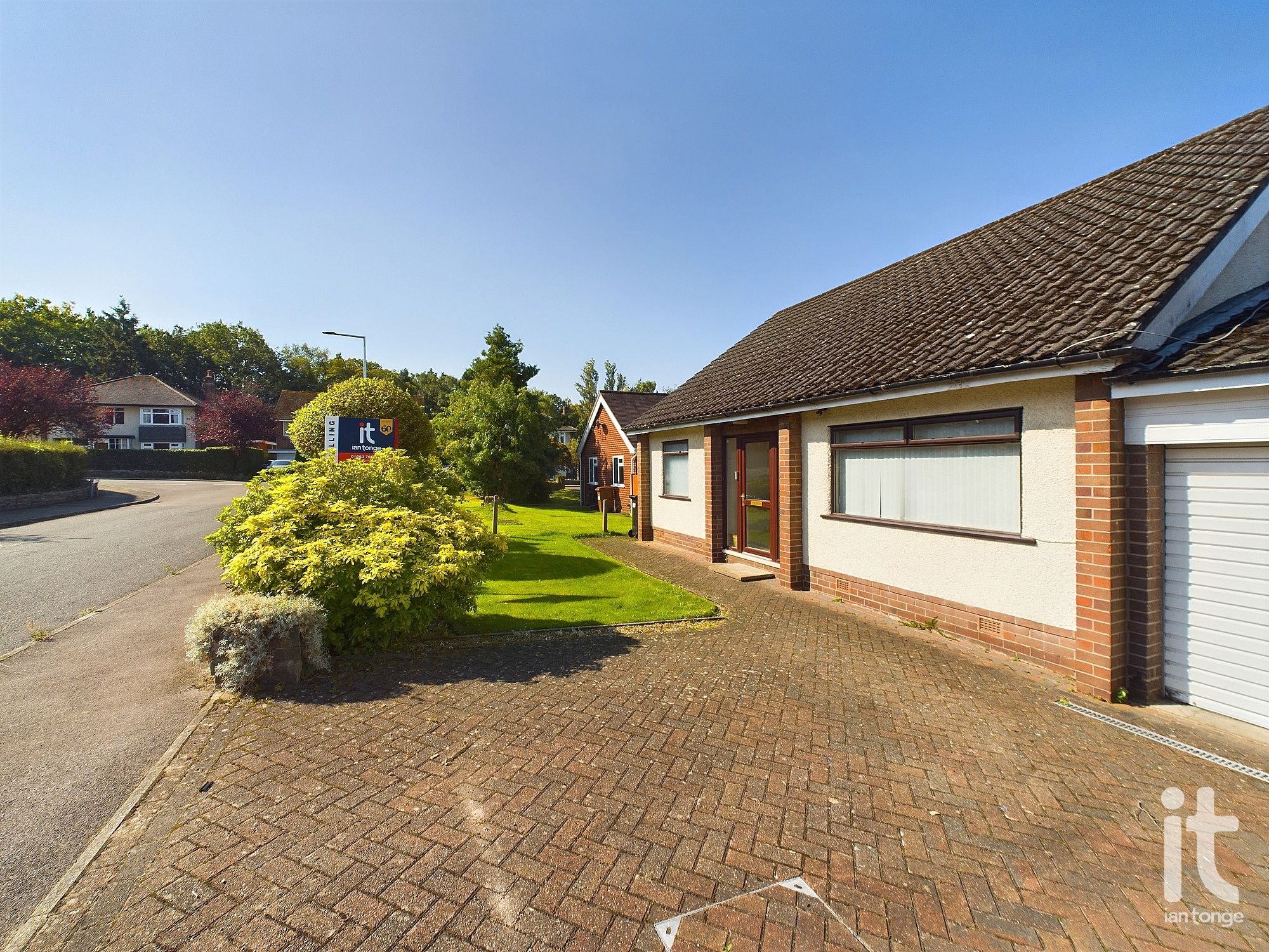 4 bedroom detached bungalow Sold in Stockport - Photograph 12.