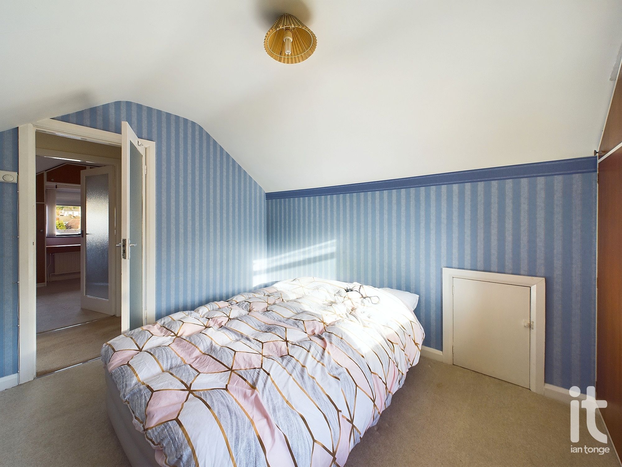 4 bedroom detached bungalow Sold in Stockport - Photograph 27.