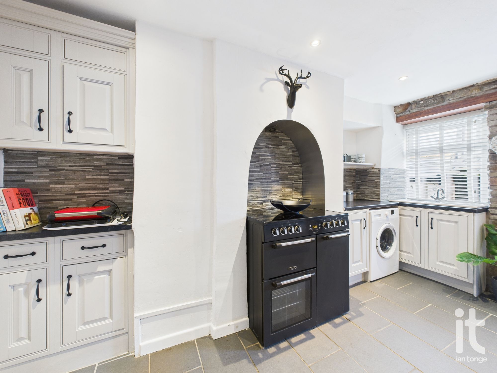 2 bedroom mid terraced house For Sale in Stockport - Photograph 8.