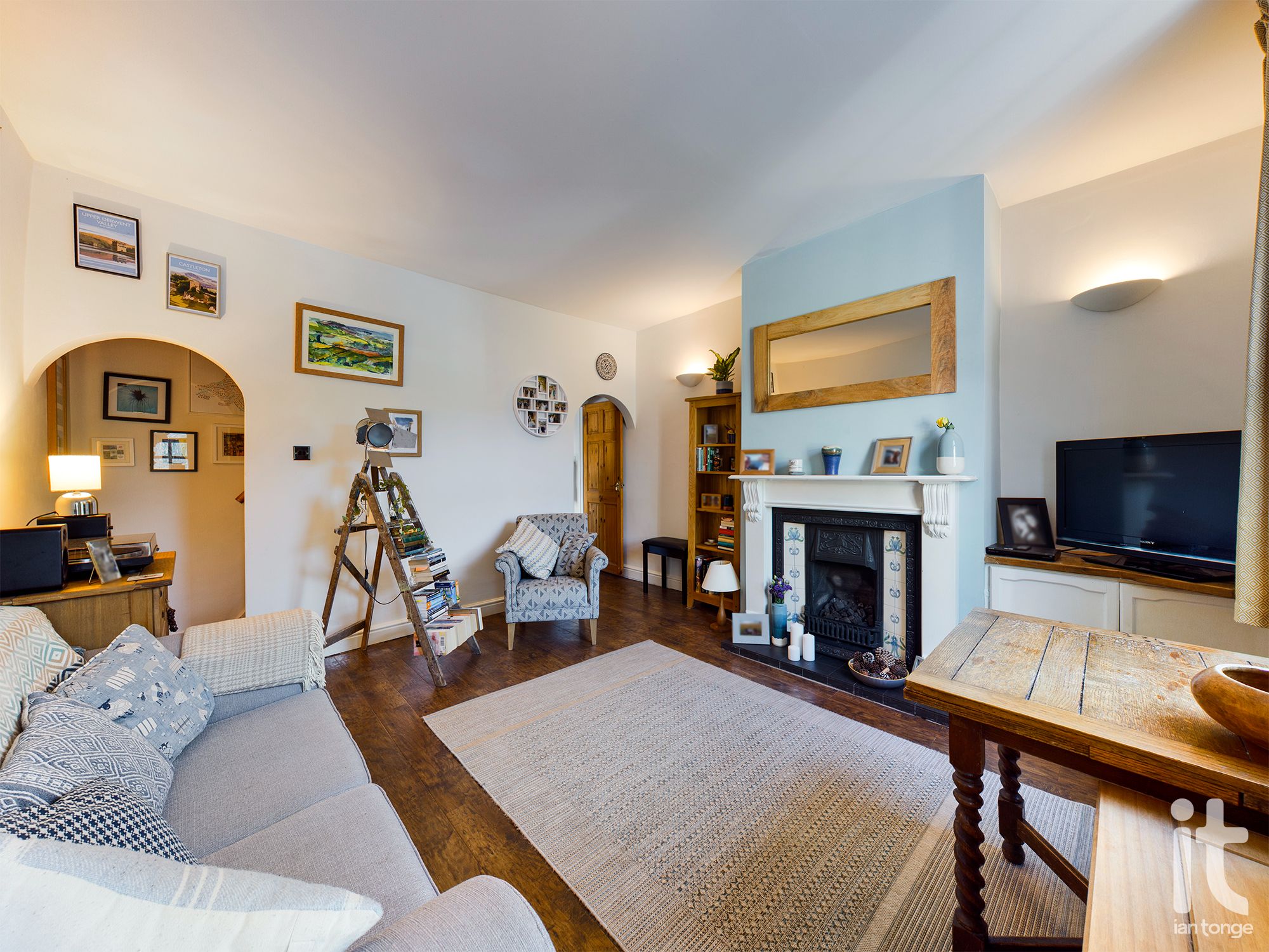2 bedroom mid terraced house Sold in Sale - Photograph 6.