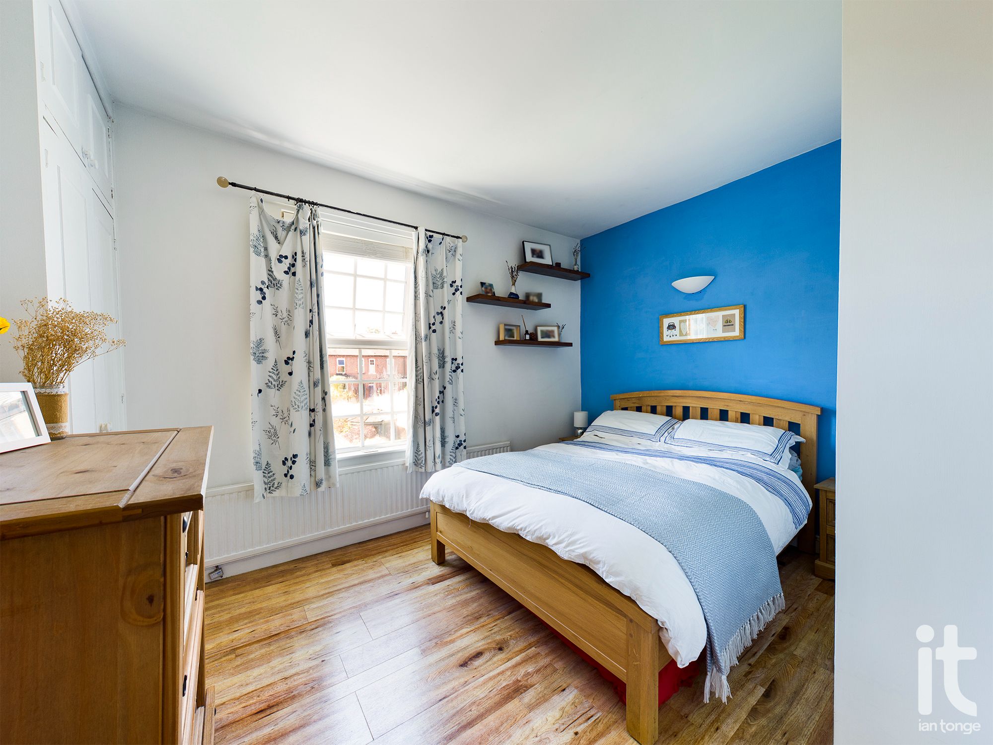 2 bedroom mid terraced house Sold in Sale - Photograph 9.
