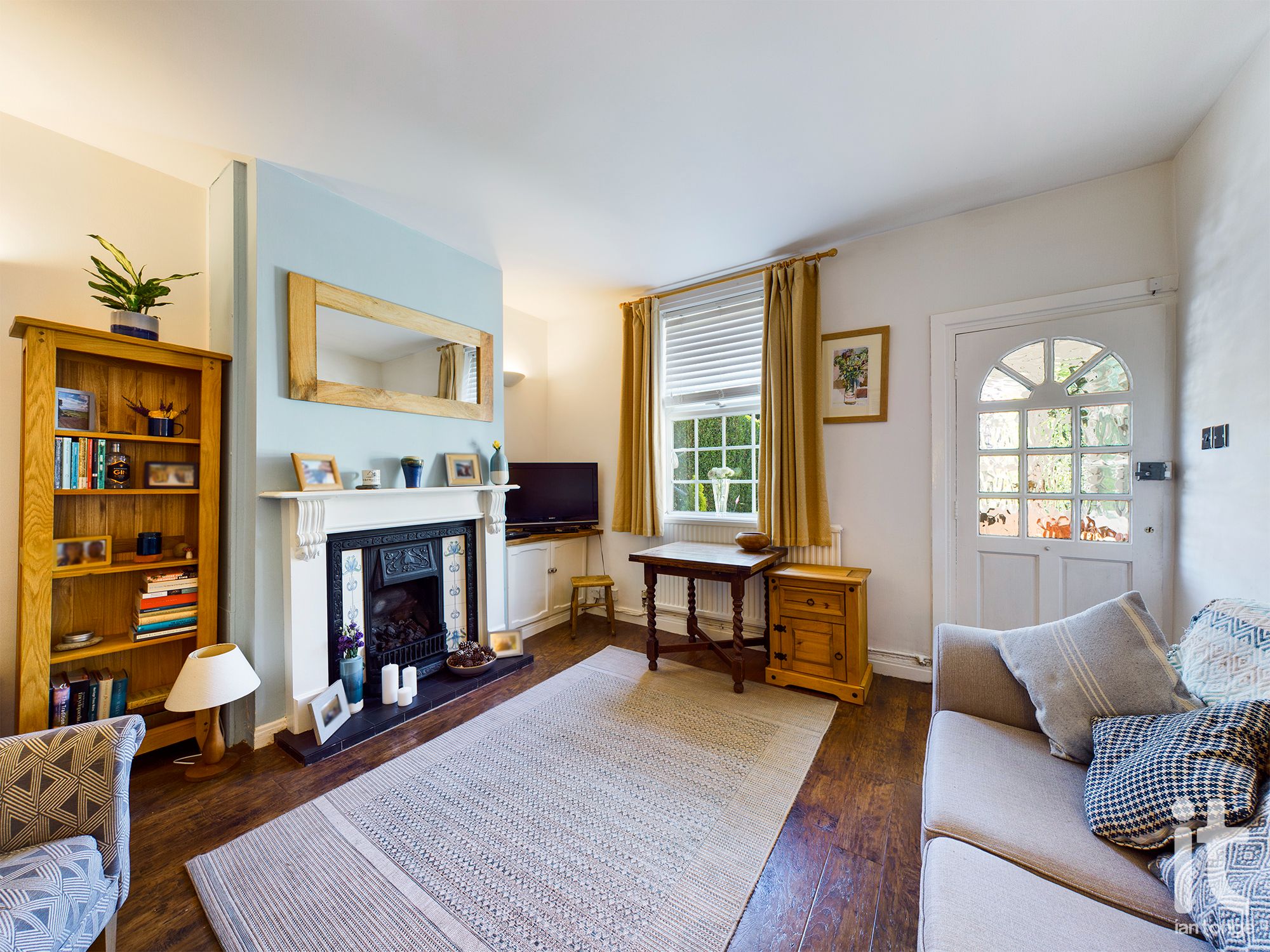 2 bedroom mid terraced house Sold in Sale - Photograph 7.