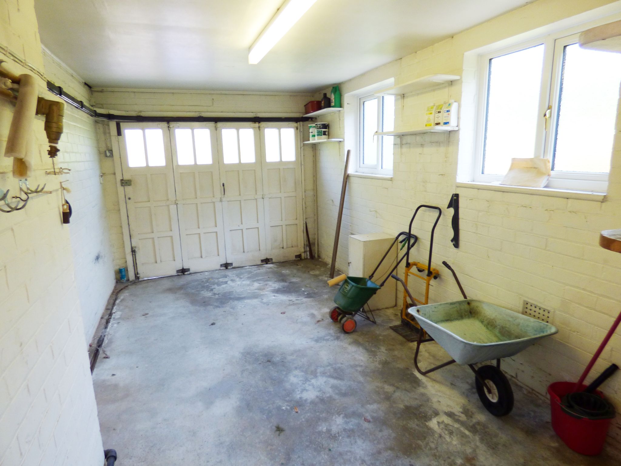 4 bedroom detached house SSTC in Hyde - Garage.