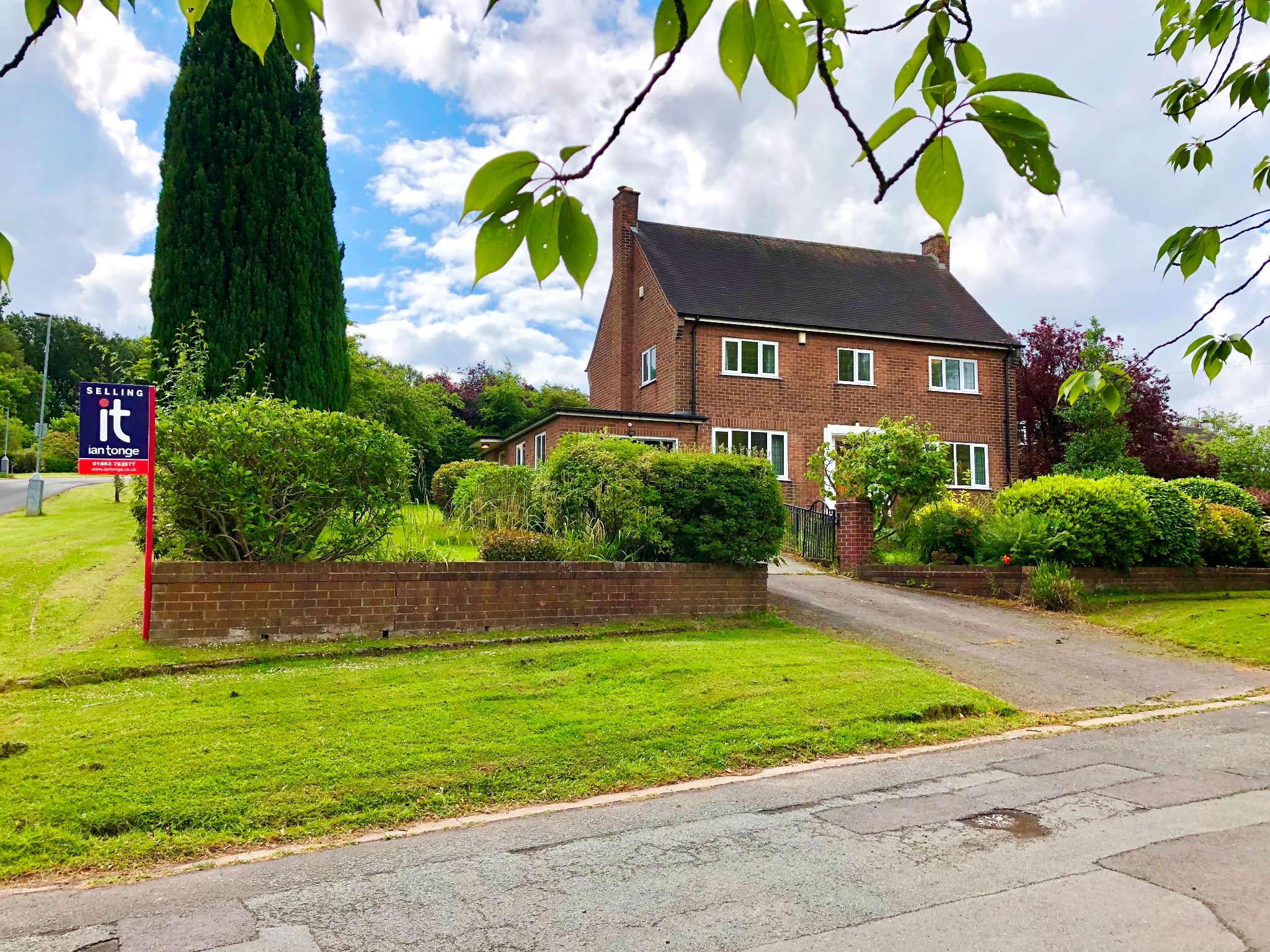 4 bedroom detached house SSTC in Hyde - Front Elevation.