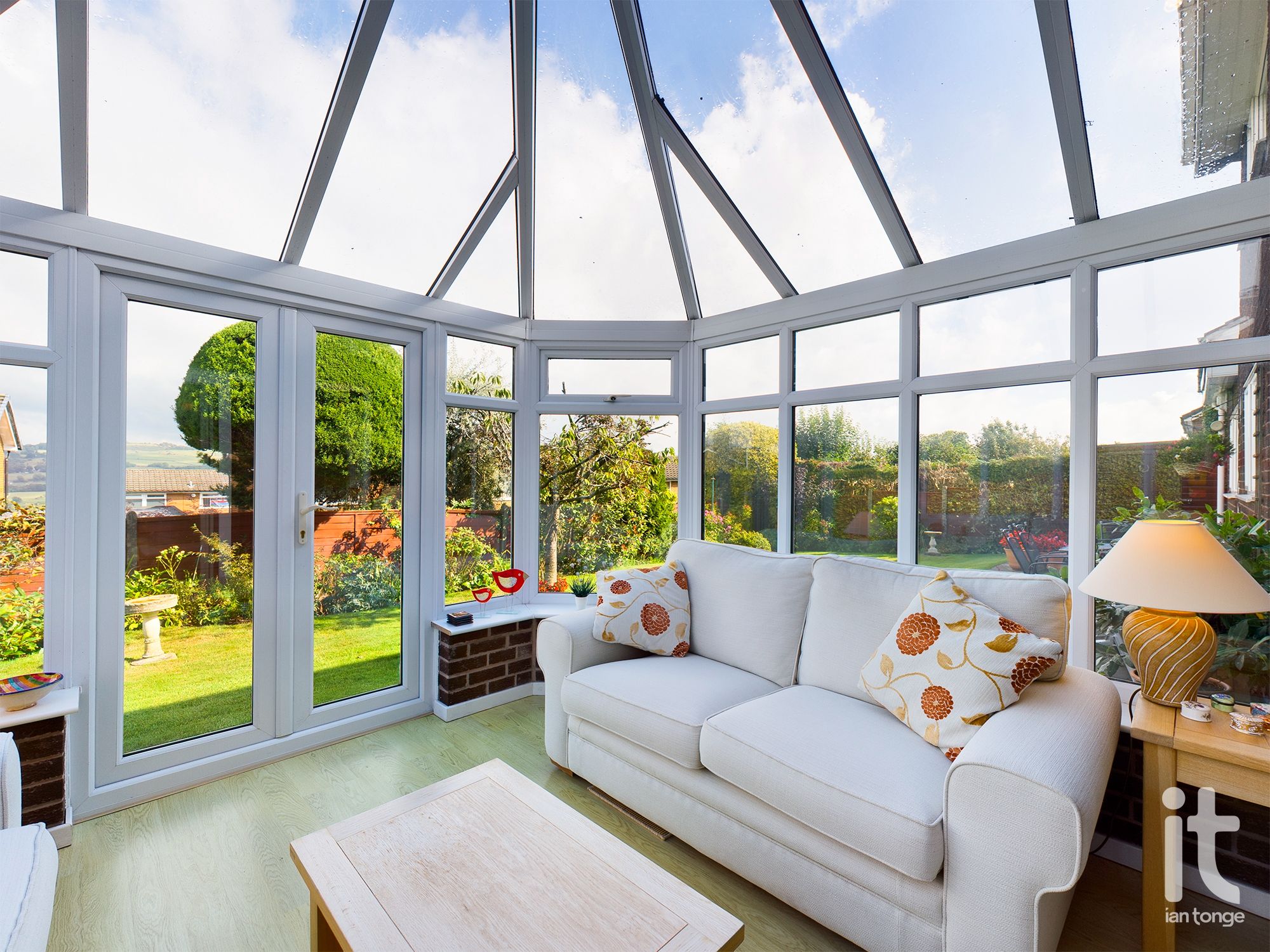 4 bedroom detached house SSTC in Stockport - Conservatory Right View.