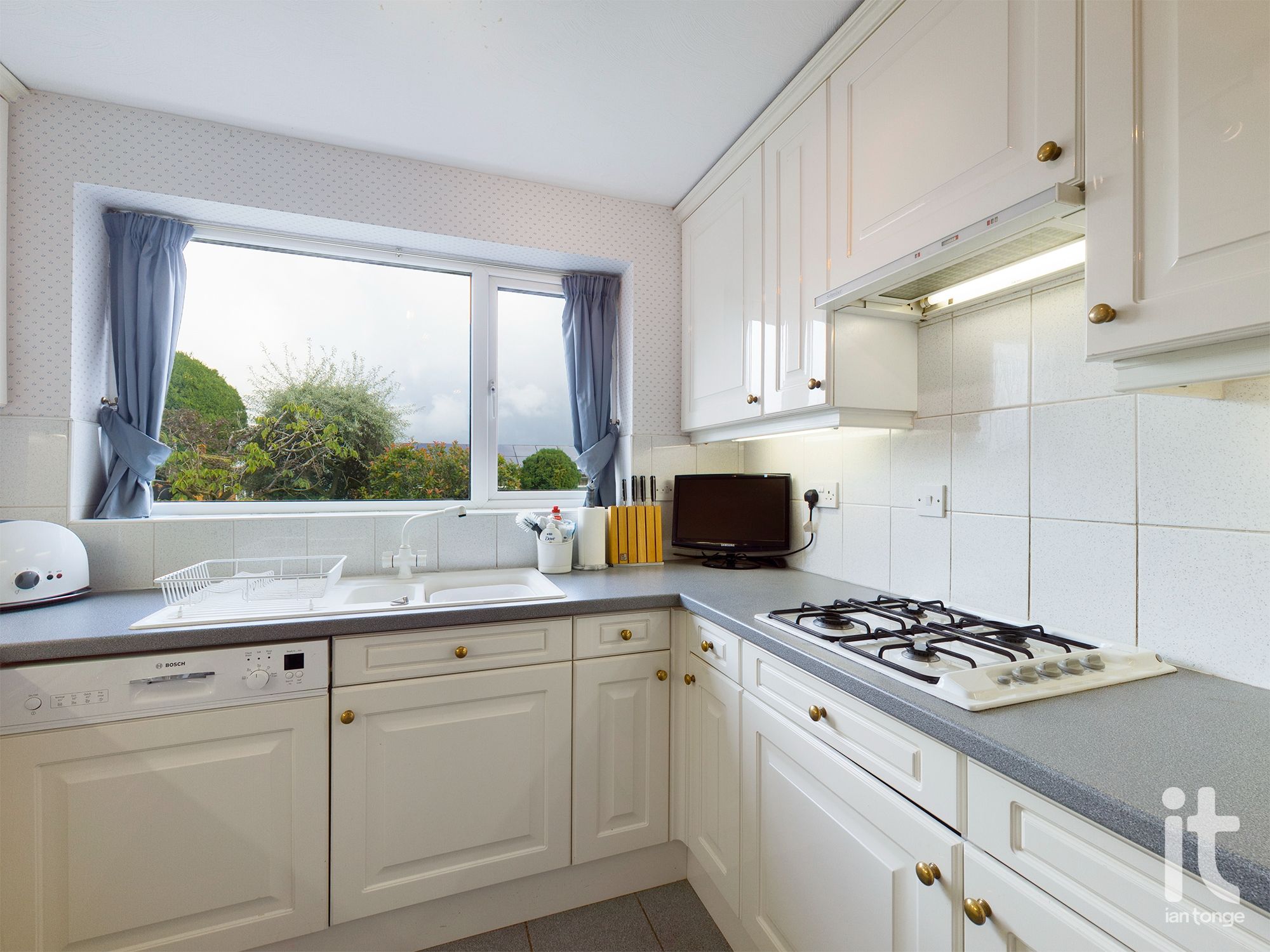 4 bedroom detached house SSTC in Stockport - Kitchen View.