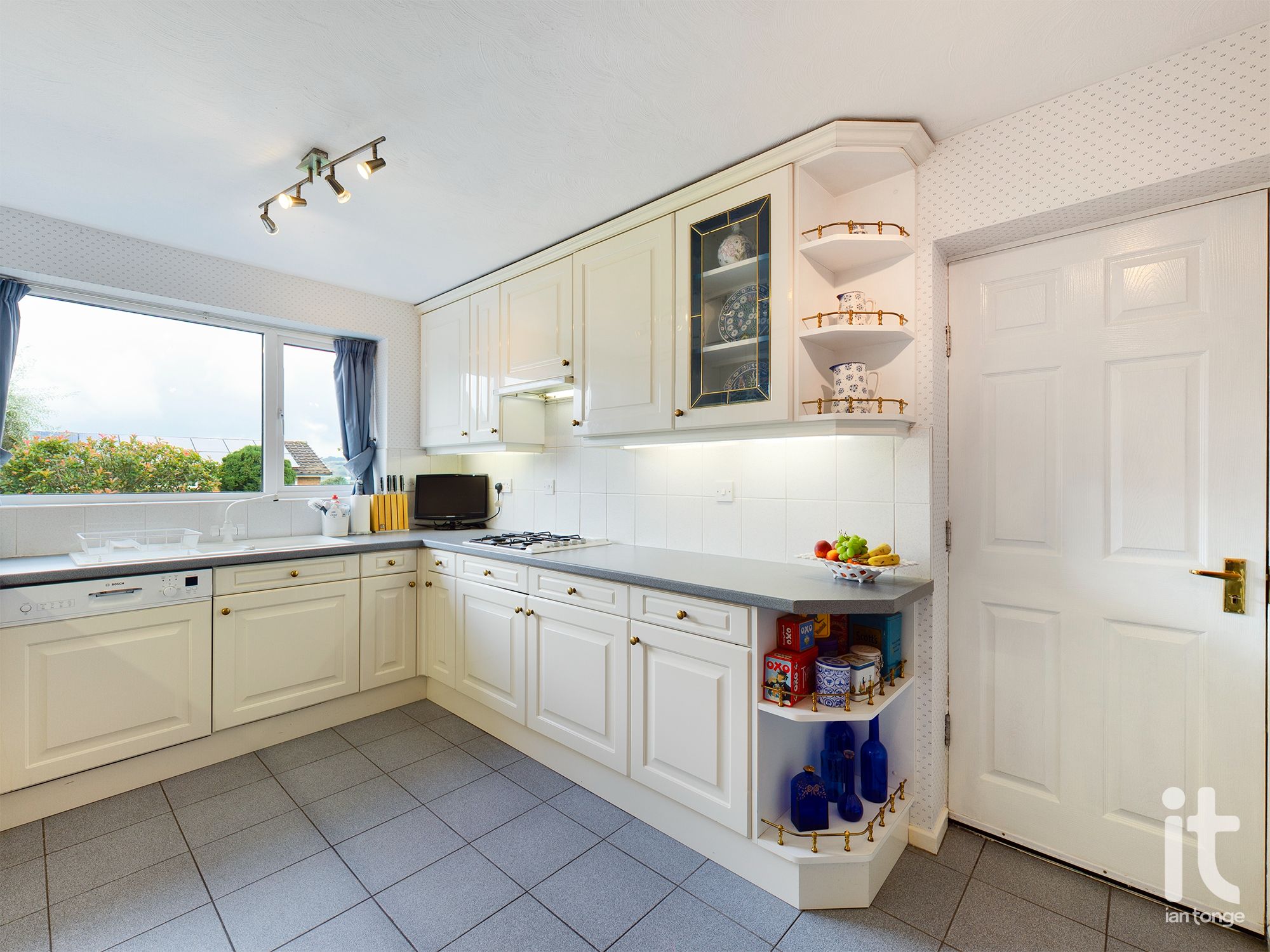 4 bedroom detached house SSTC in Stockport - Kitchen.