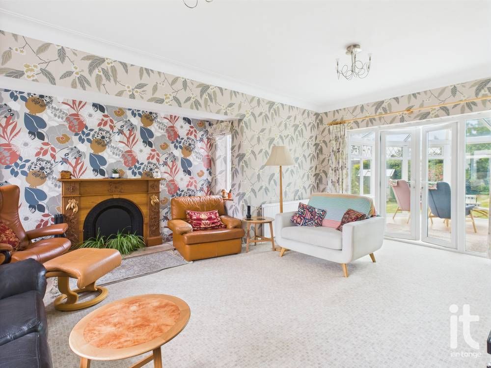 4 bedroom detached house Under Offer in Stockport - Photograph 8.