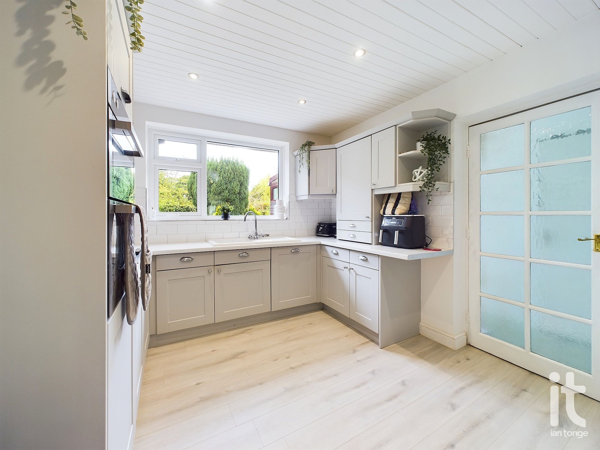 3 bedroom detached bungalow For Sale in Stockport - Photograph 8.