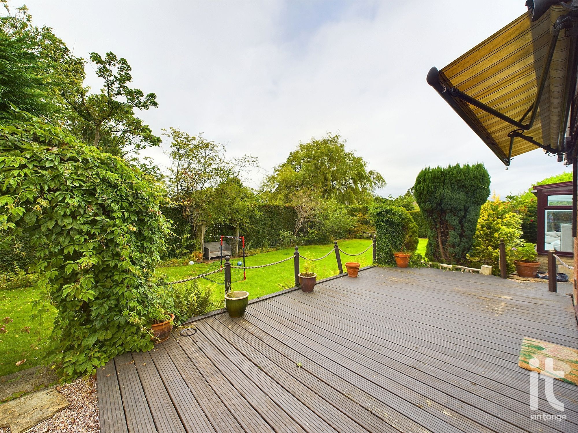 3 bedroom detached bungalow For Sale in Stockport - Photograph 28.