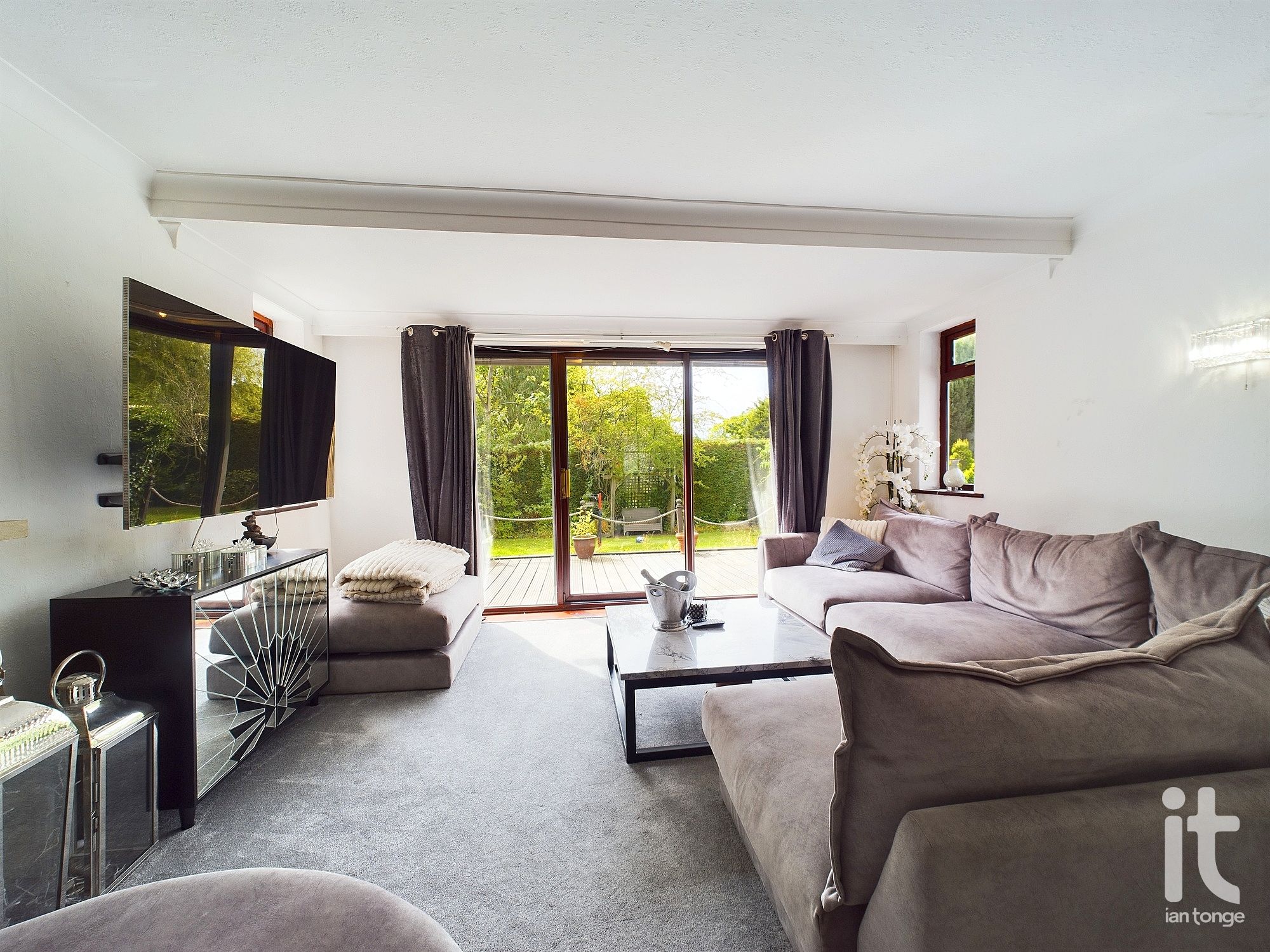 3 bedroom detached bungalow For Sale in Stockport - Photograph 13.