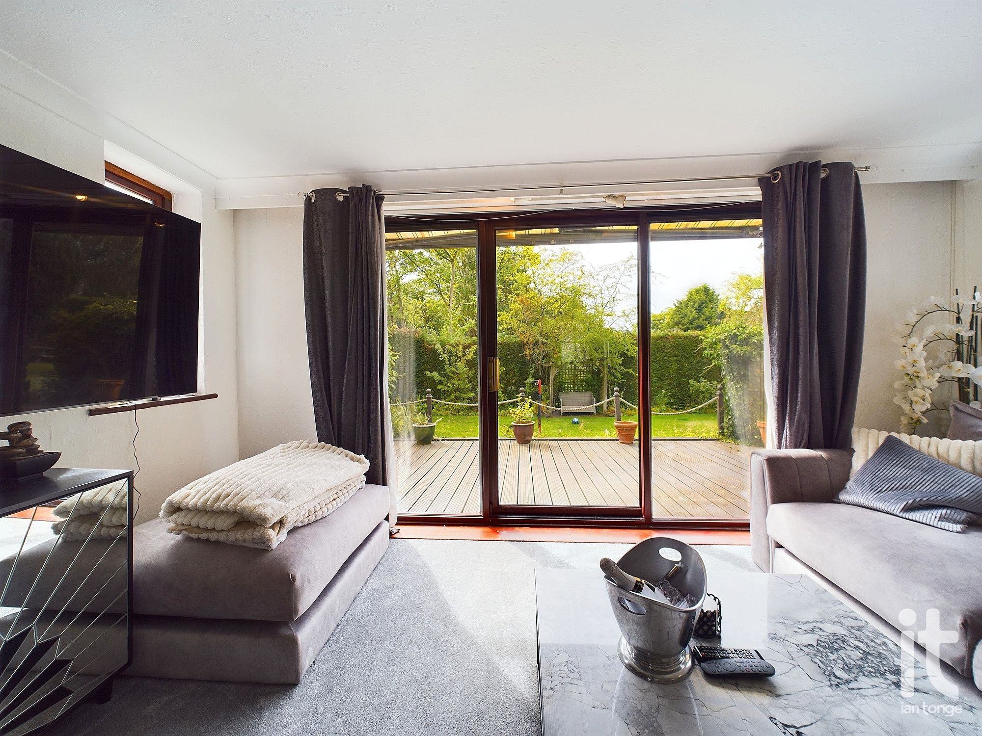 3 bedroom detached bungalow For Sale in Stockport - Photograph 14.