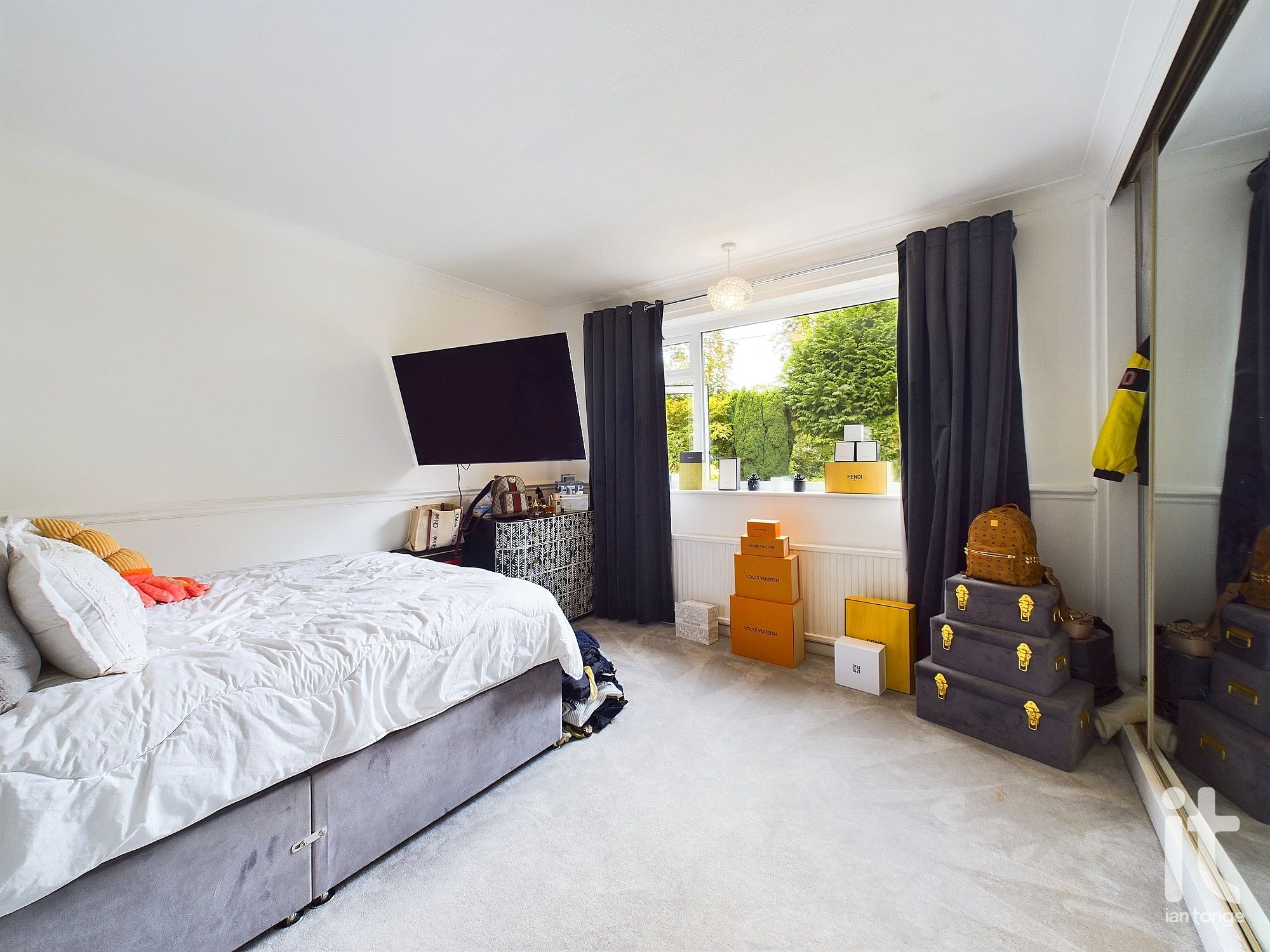 3 bedroom detached bungalow For Sale in Stockport - Photograph 19.