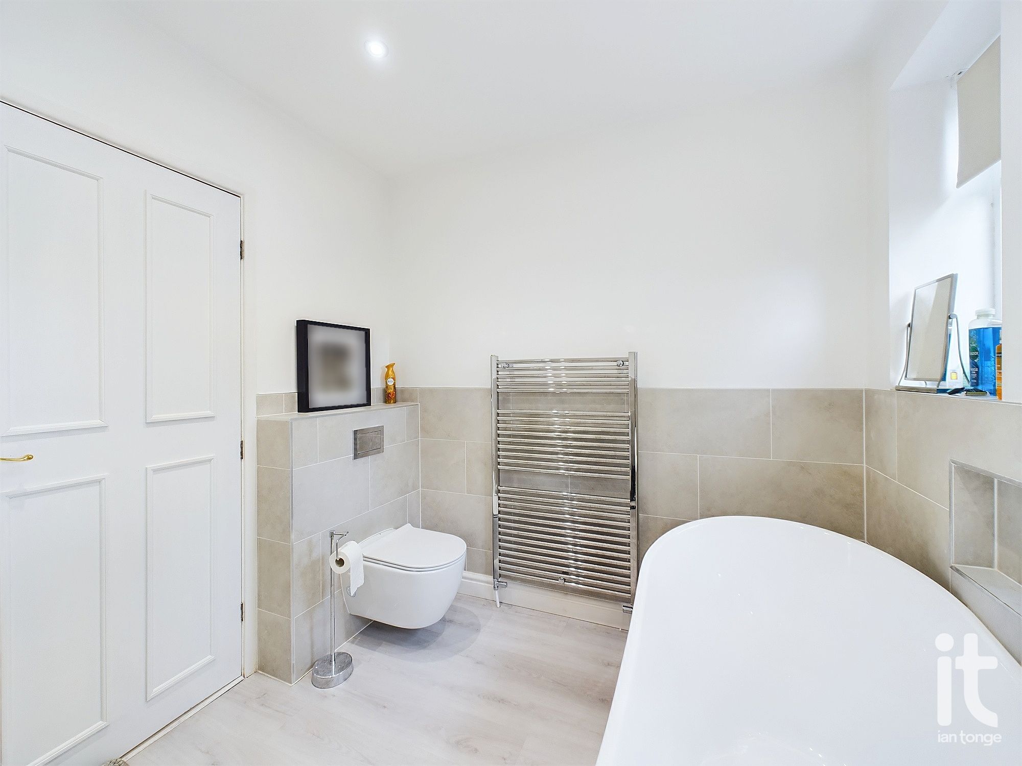 3 bedroom detached bungalow For Sale in Stockport - Photograph 18.