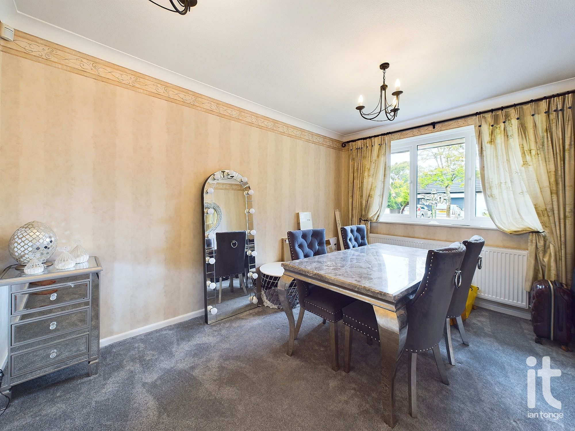 3 bedroom detached bungalow For Sale in Stockport - Photograph 16.