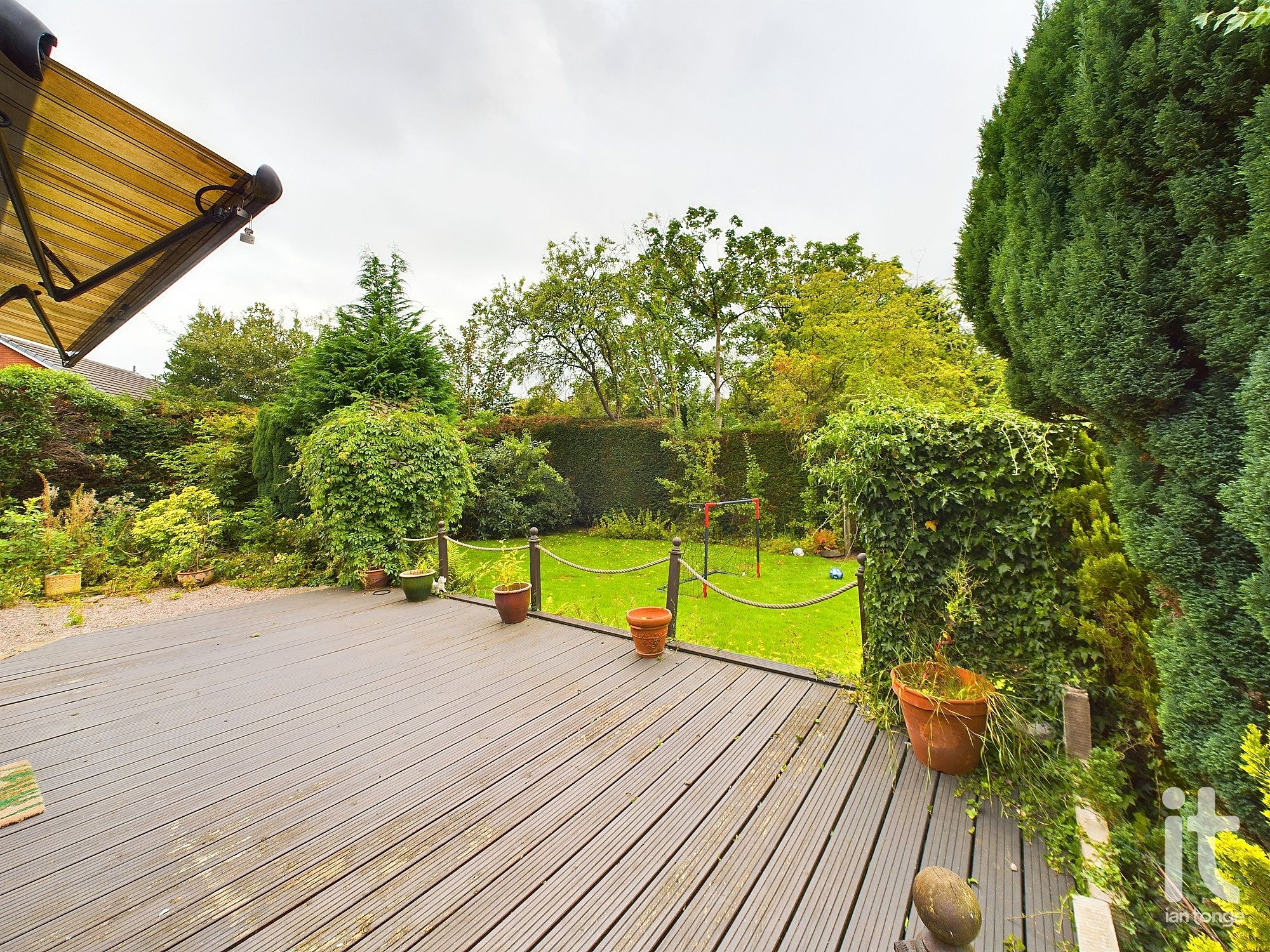 3 bedroom detached bungalow For Sale in Stockport - Photograph 27.