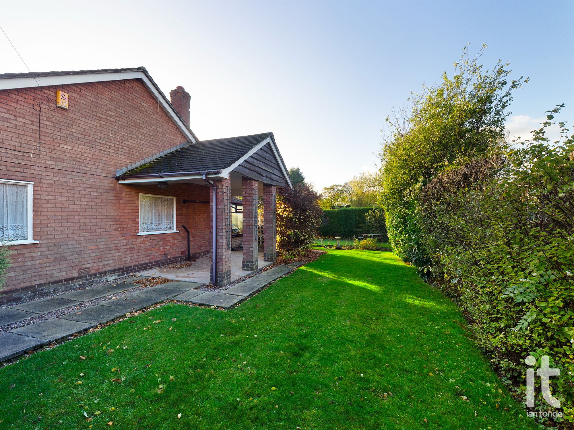 3 bedroom detached bungalow For Sale in Stockport - Photograph 6.