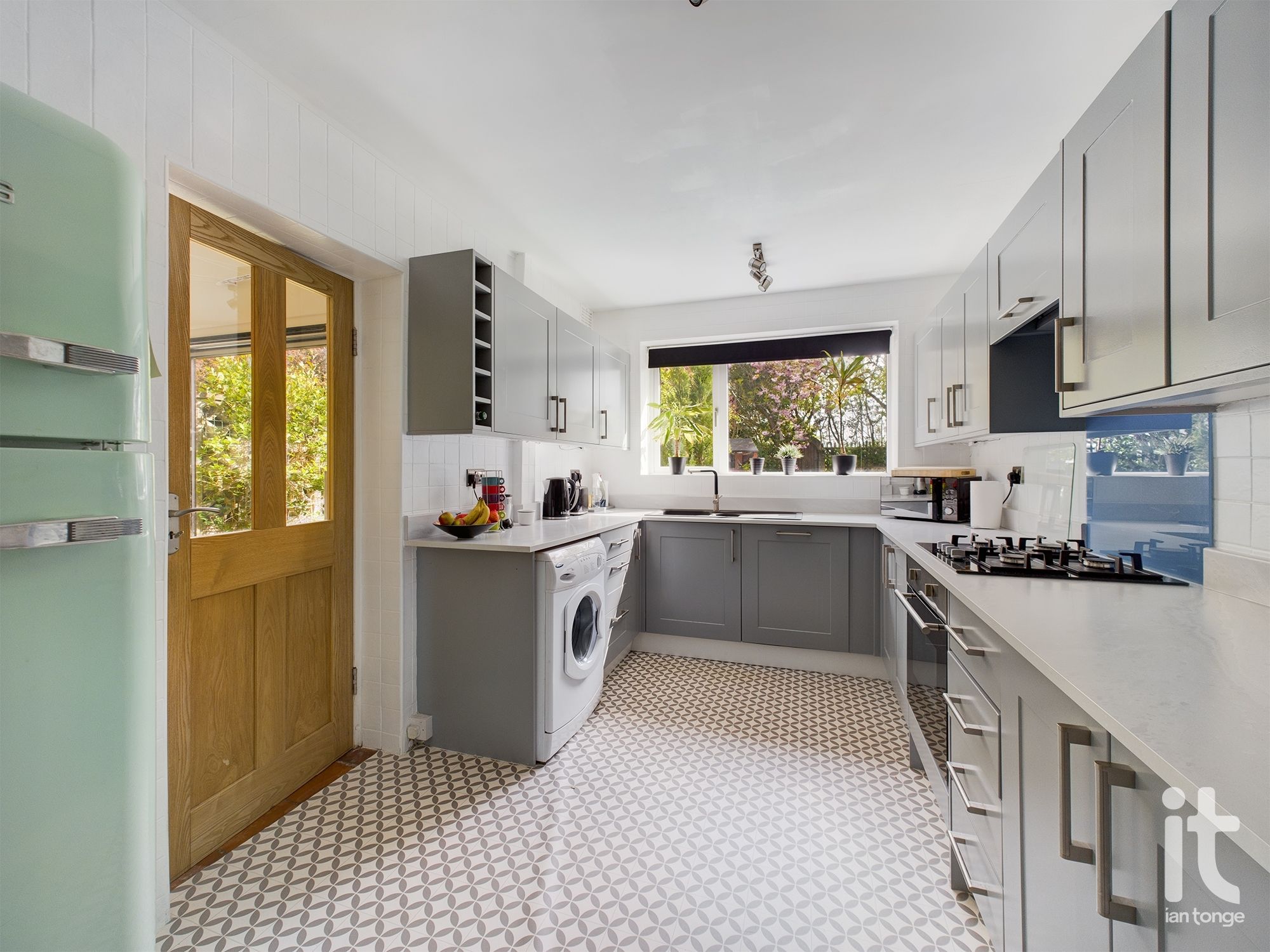 3 bedroom semi-detached house SSTC in Stockport - Photograph 8.