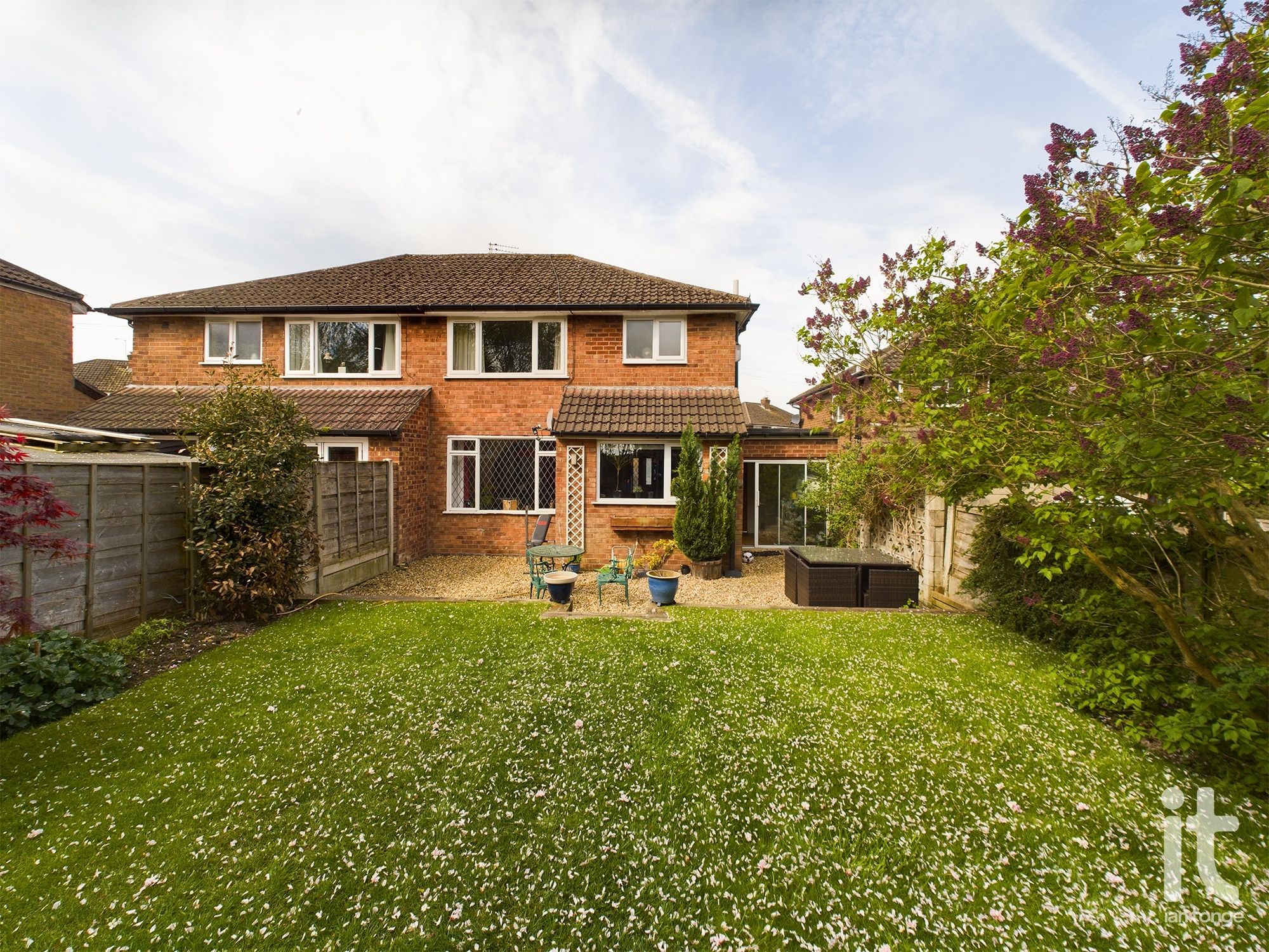 3 bedroom semi-detached house SSTC in Stockport - Photograph 8.