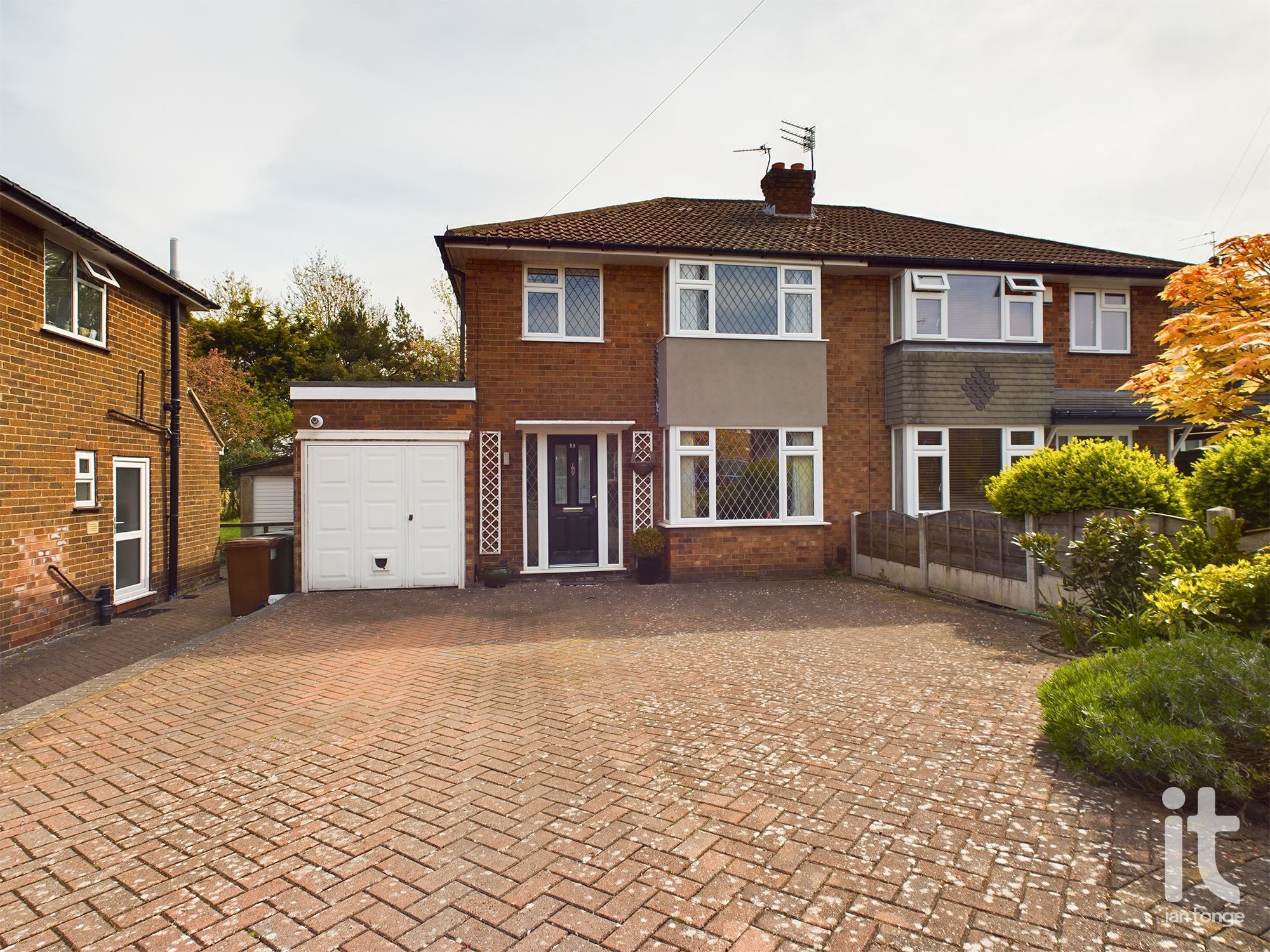 3 bedroom semi-detached house SSTC in Stockport - Photograph 9.