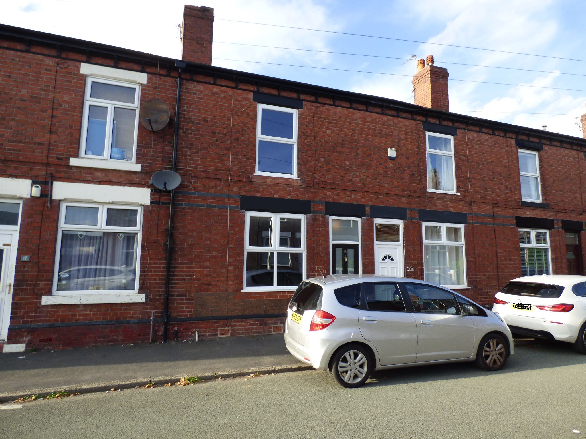 2 bedroom mid terraced house To Let in Stockport - Property photograph.