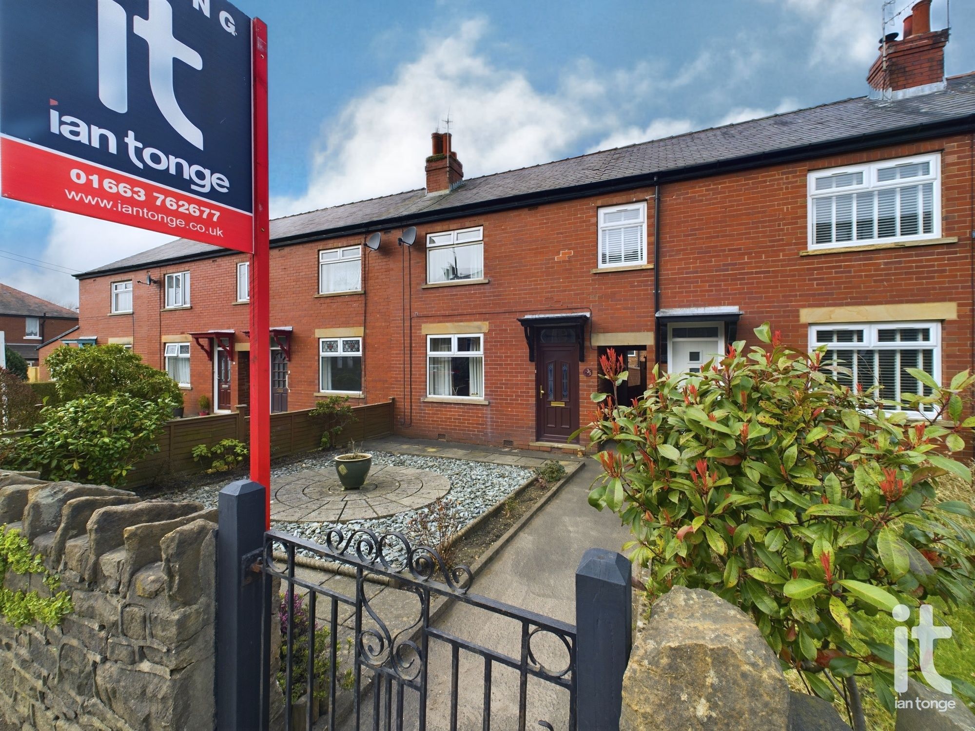 2 bedroom mid terraced house For Sale in High Peak - Photograph 9.