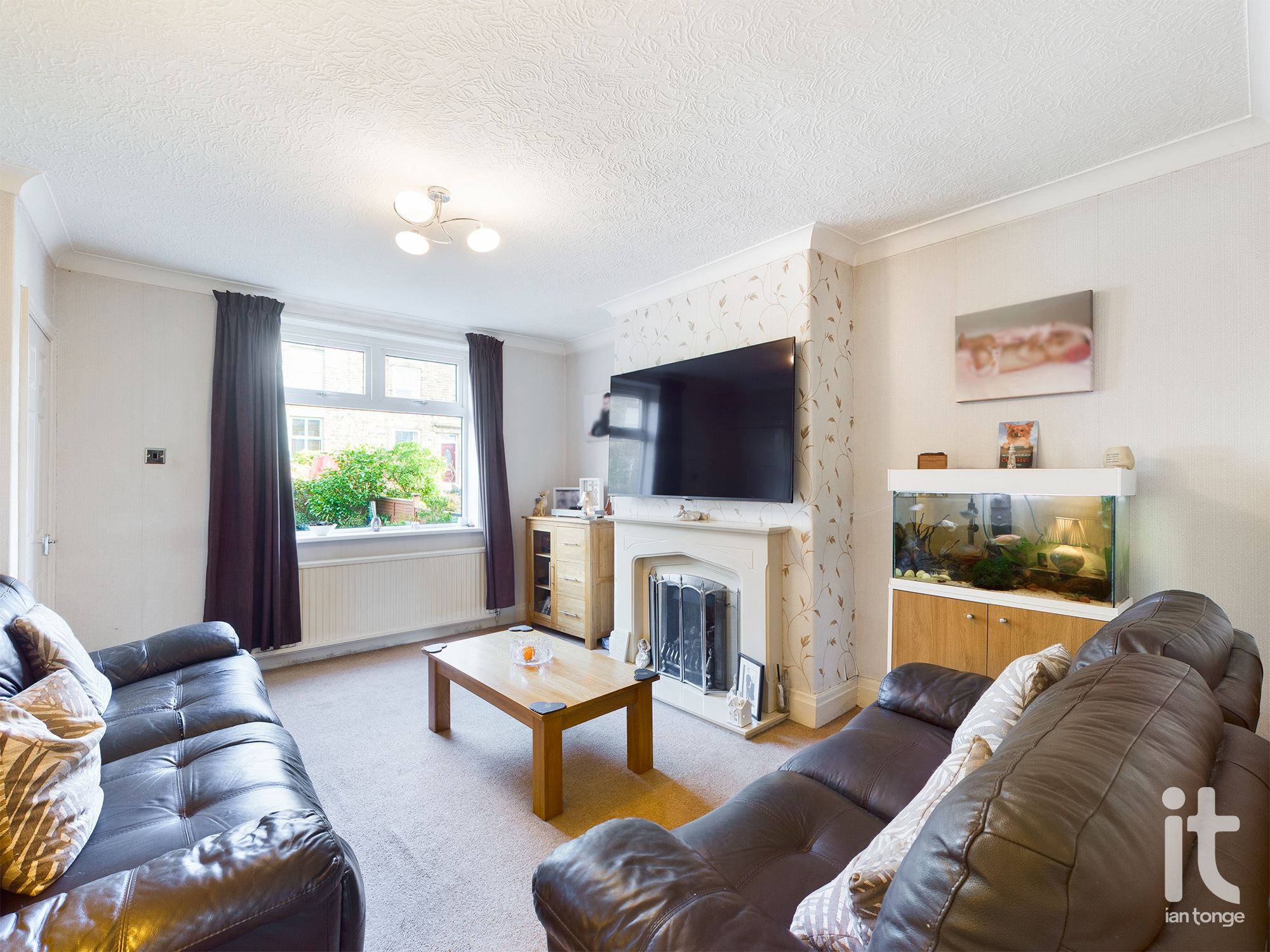 2 bedroom mid terraced house For Sale in High Peak - Photograph 2.