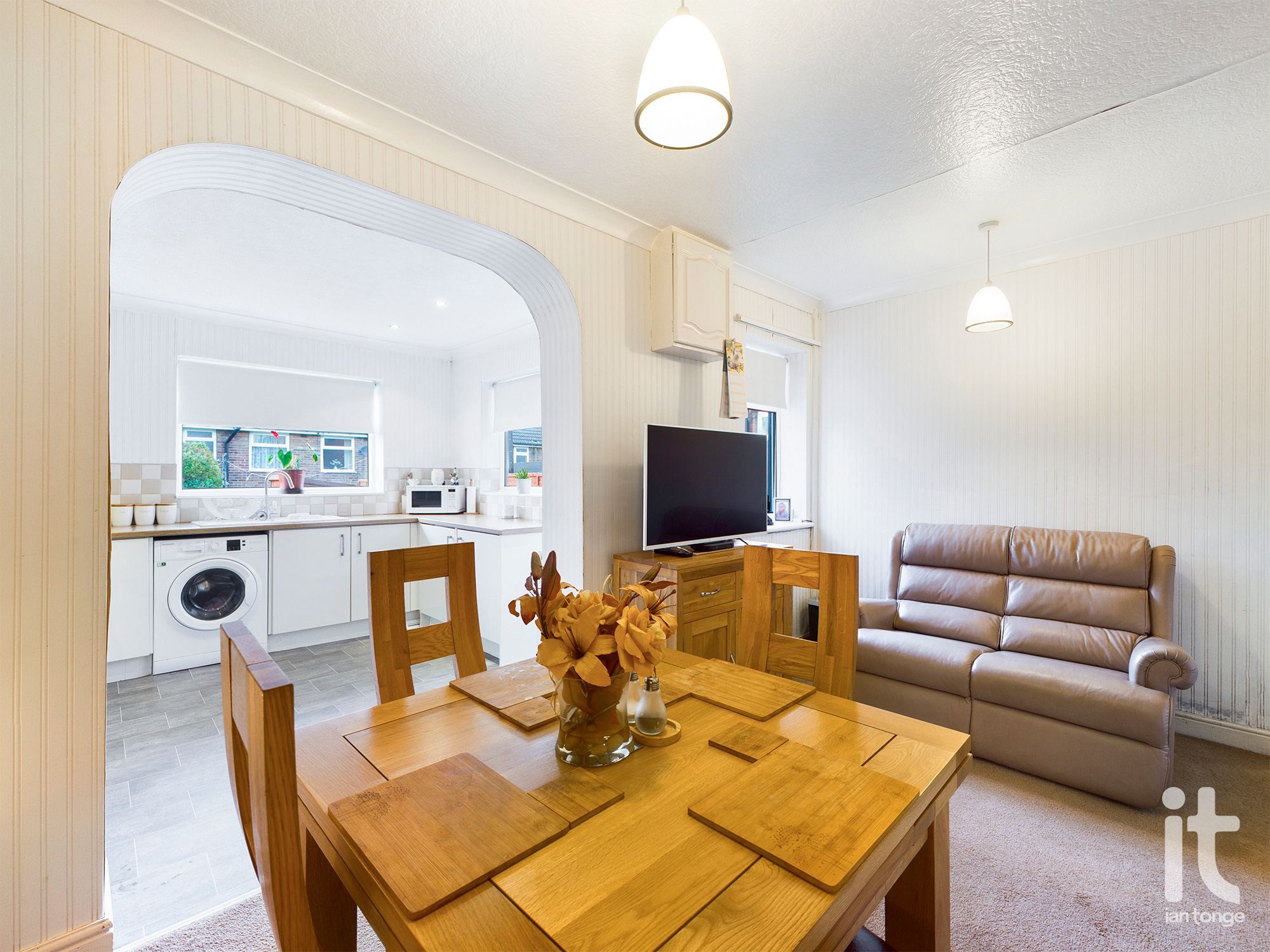 2 bedroom mid terraced house For Sale in High Peak - Photograph 4.