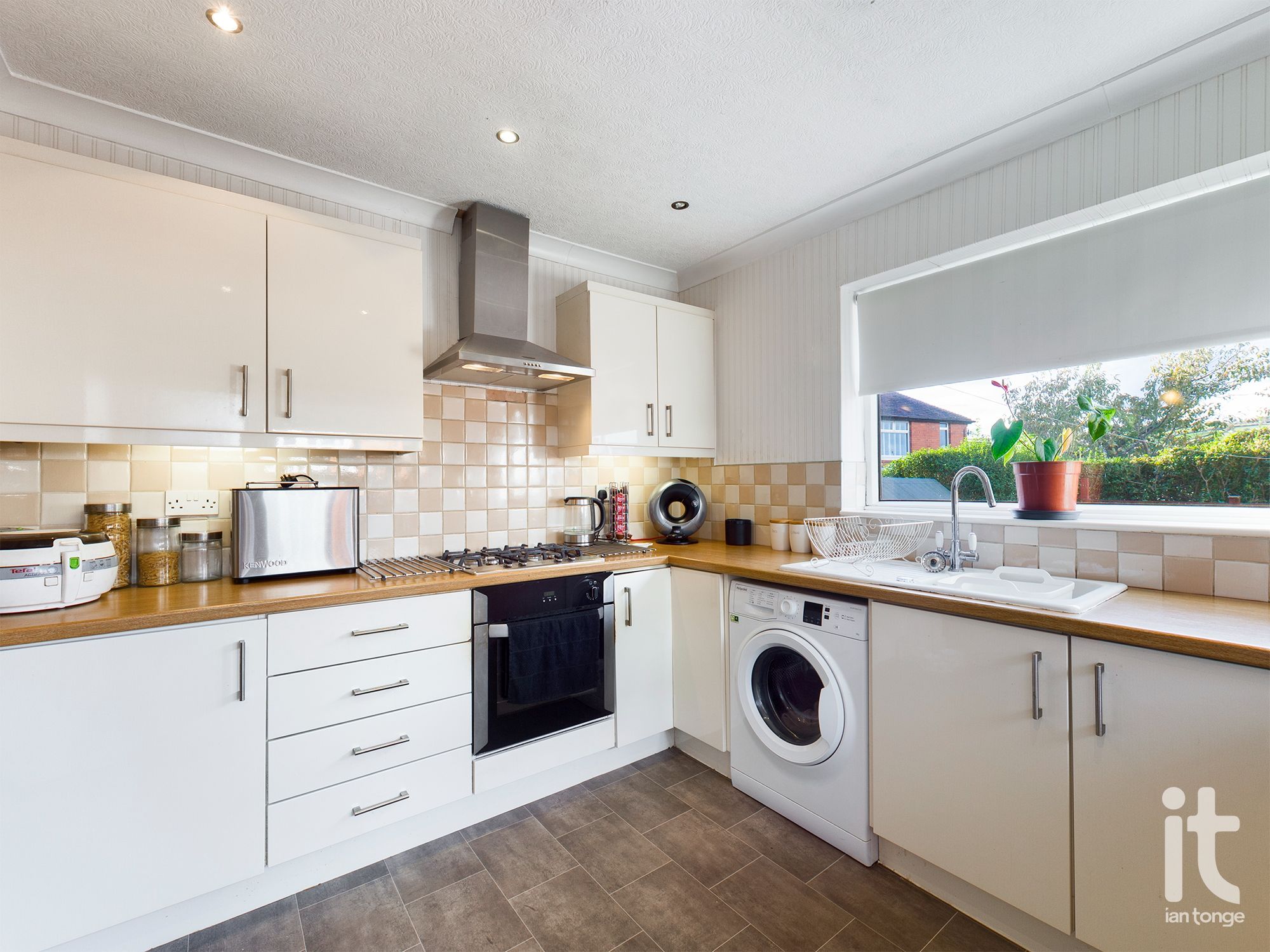 2 bedroom mid terraced house For Sale in High Peak - Photograph 3.
