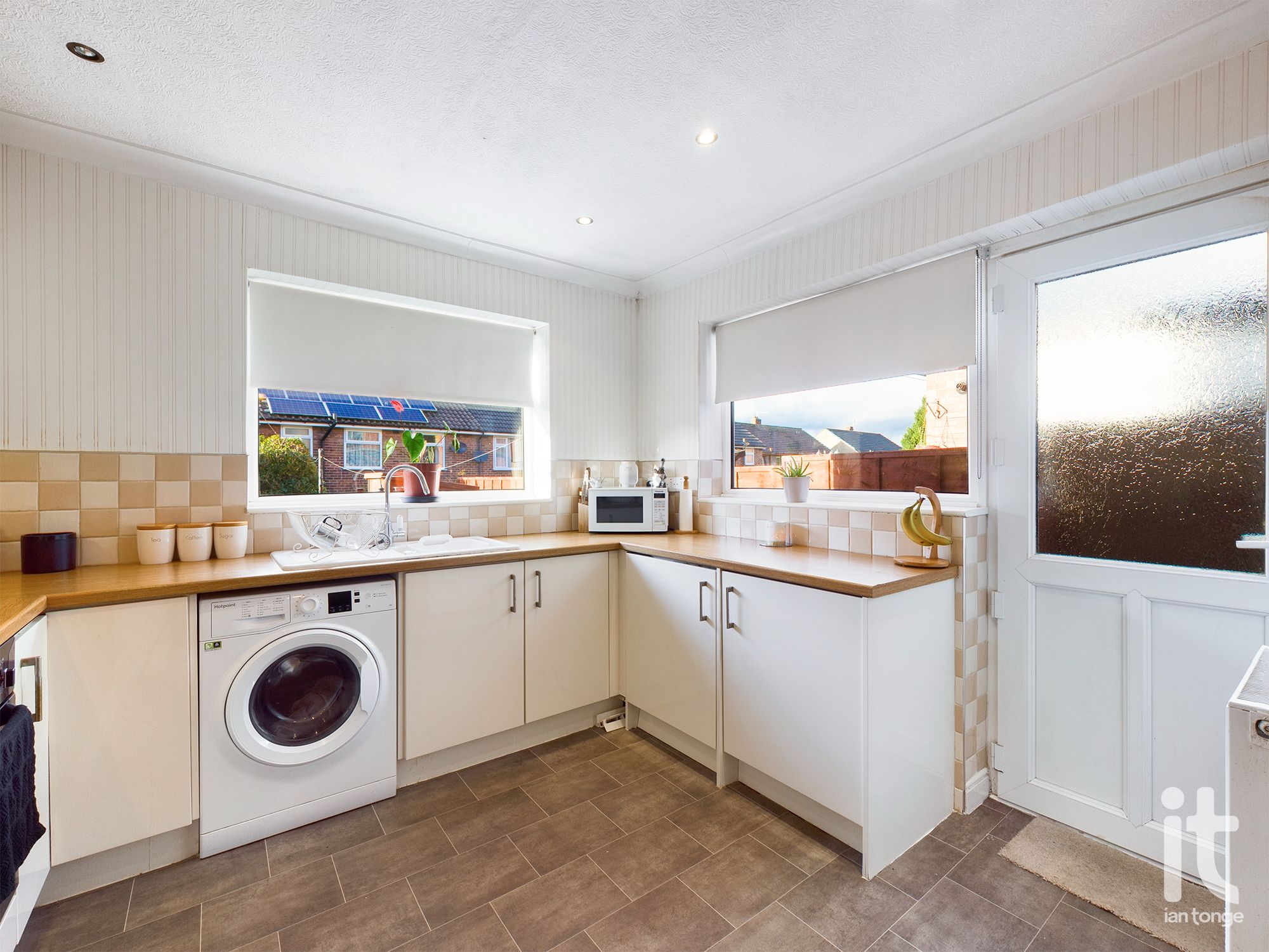2 bedroom mid terraced house For Sale in High Peak - Photograph 8.