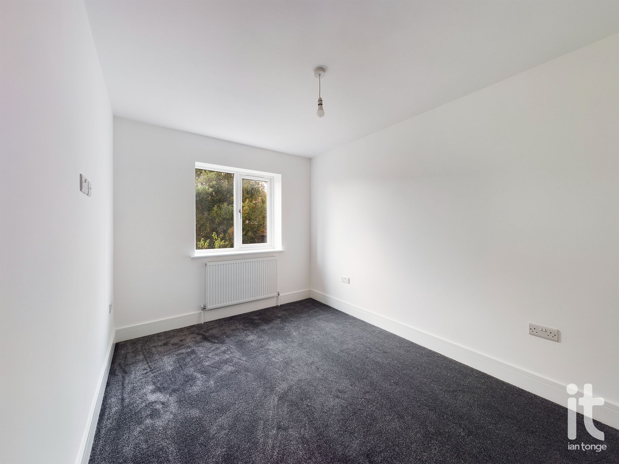 3 bedroom mews house Under Offer in Stockport - Photograph 13.