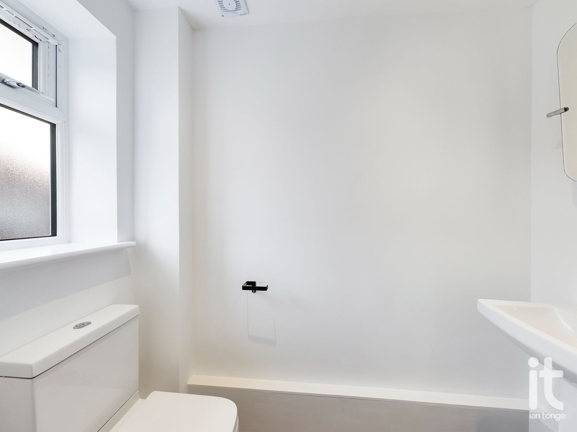 3 bedroom mews house Under Offer in Stockport - Photograph 7.