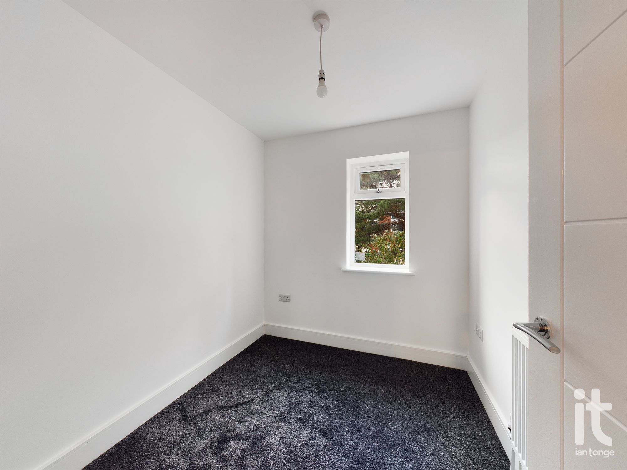3 bedroom mews house Under Offer in Stockport - Photograph 14.