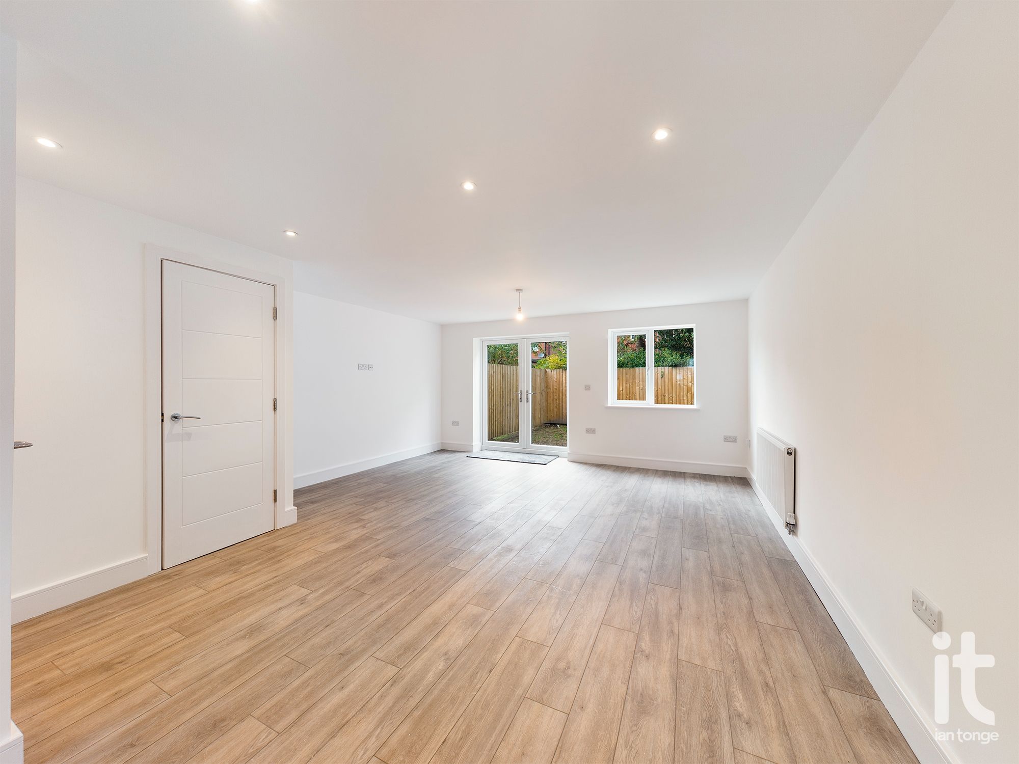 3 bedroom mews house Under Offer in Stockport - Photograph 9.