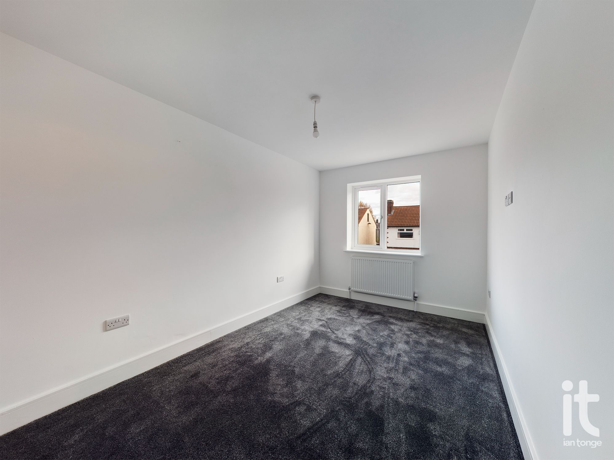 3 bedroom mews house Under Offer in Stockport - Photograph 11.