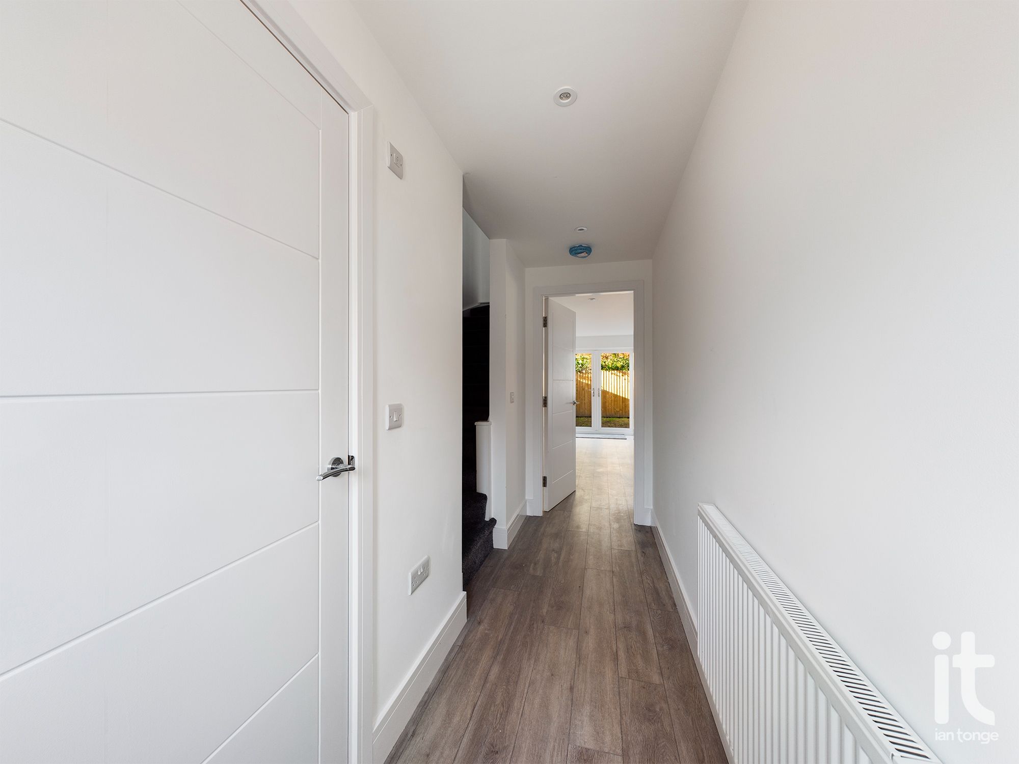 3 bedroom mews house Under Offer in Stockport - Photograph 6.