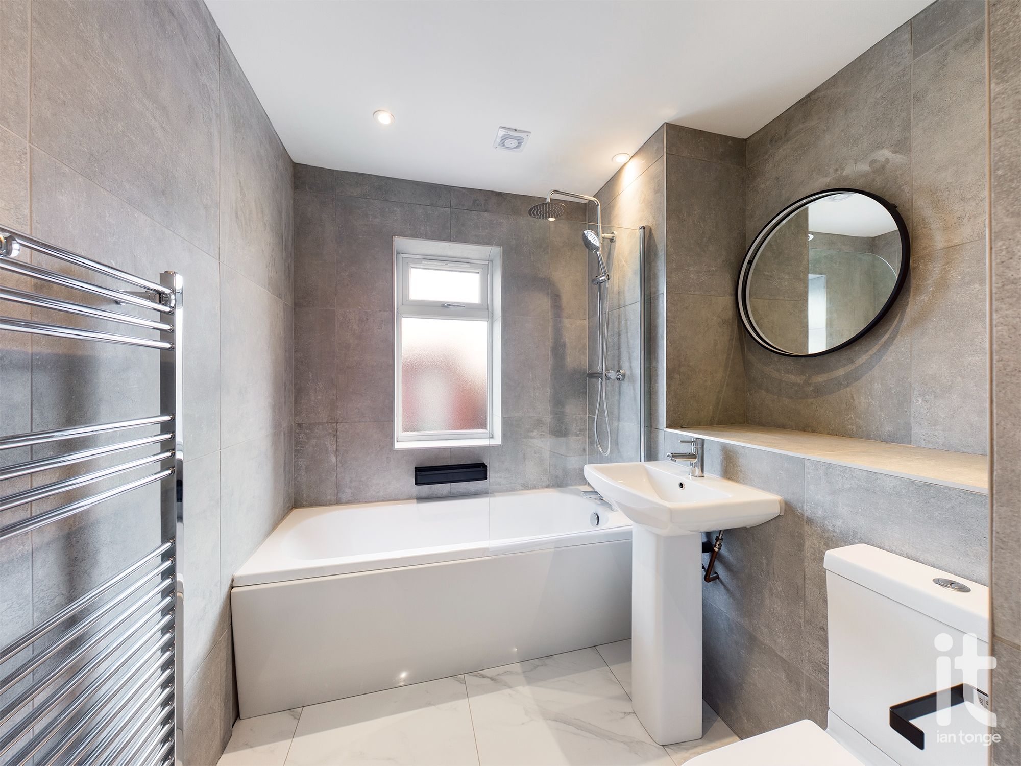 3 bedroom mews house Under Offer in Stockport - Photograph 2.