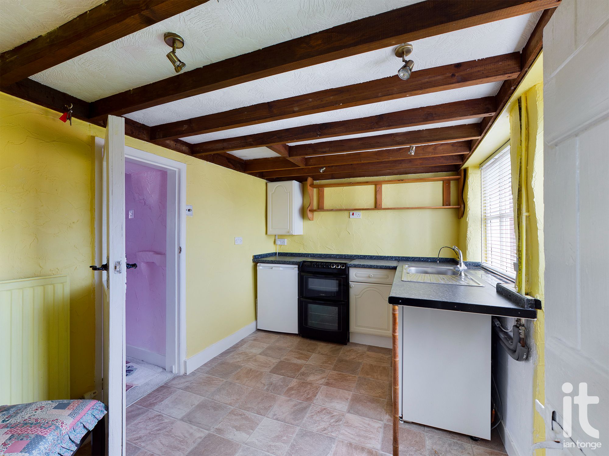 1 bedroom cottage house Sold in Stockport - Photograph 29.