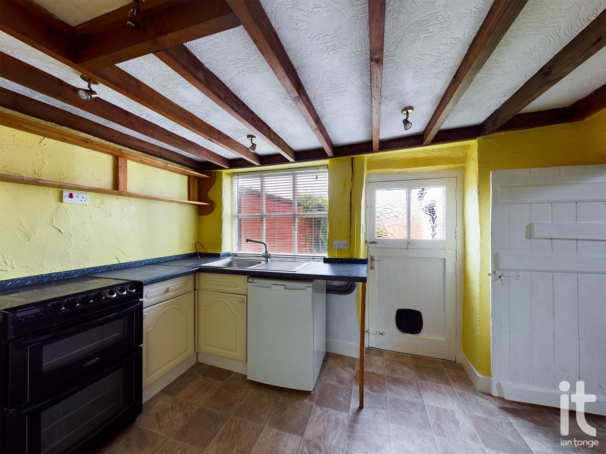 1 bedroom cottage house Sold in Stockport - Photograph 28.