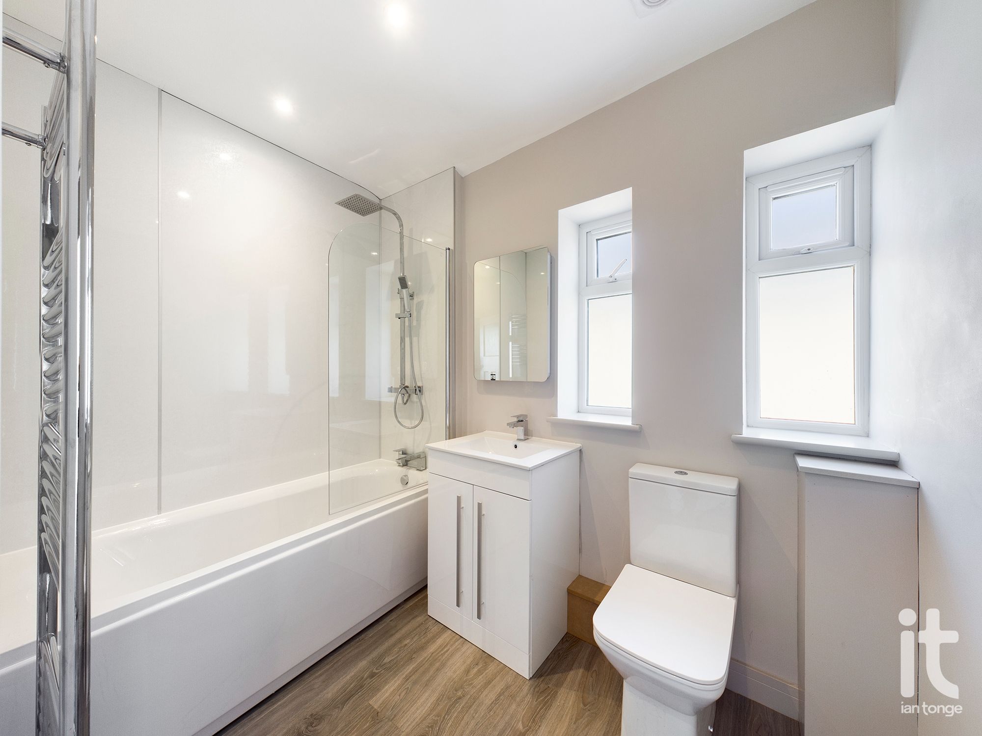4 bedroom semi-detached house SSTC in Stockport - Photograph 20.