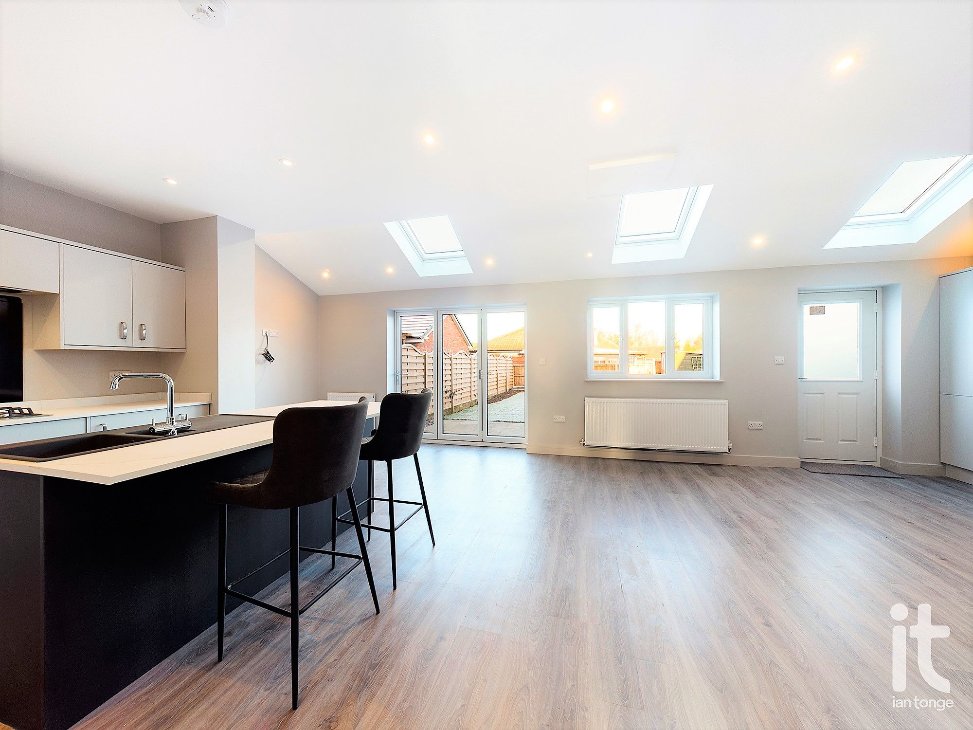 4 bedroom semi-detached house SSTC in Stockport - Photograph 7.