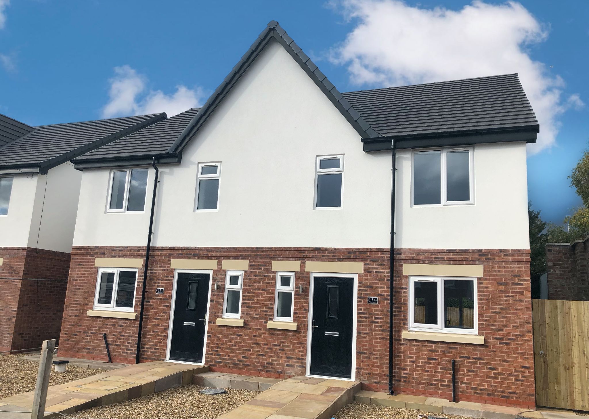 3 bedroom mews house Under Offer in Stockport - Photograph 1.