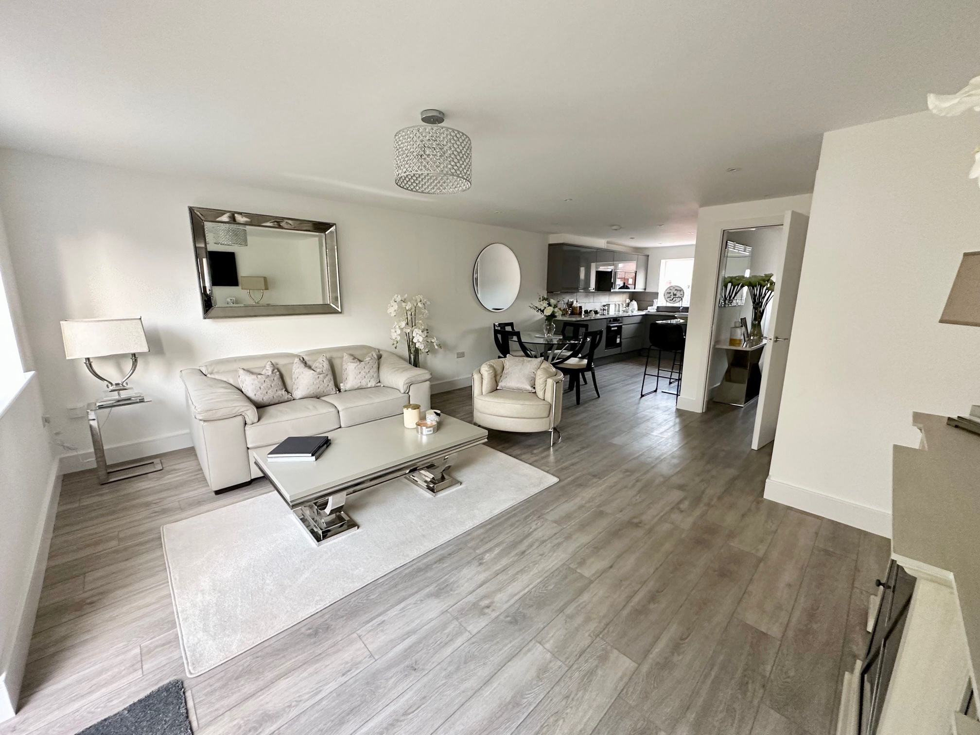 3 bedroom mews house Under Offer in Stockport - Photograph 2.