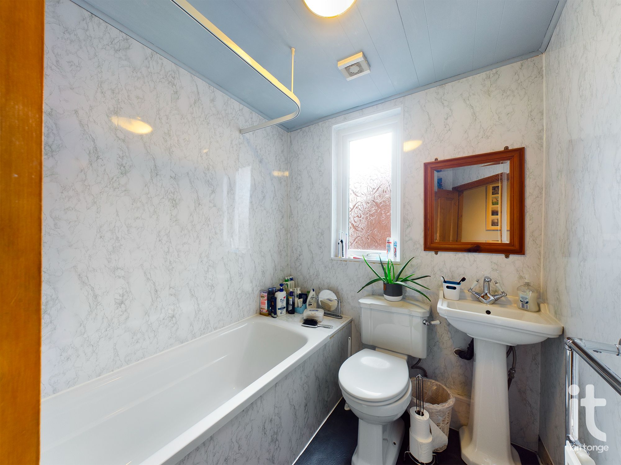 5 bedroom semi-detached house Sold in Stockport - Photograph 14.
