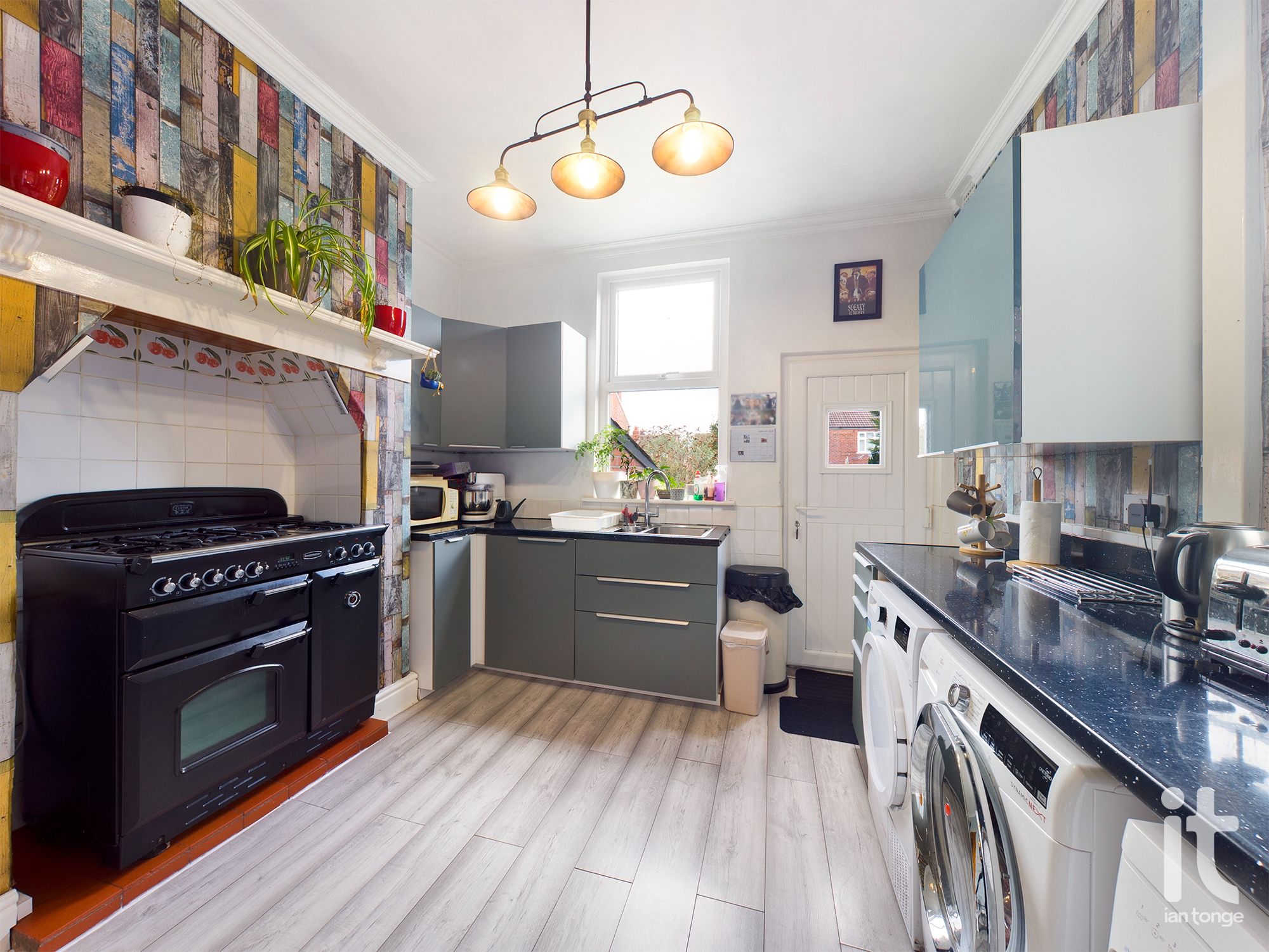 5 bedroom semi-detached house Sold in Stockport - Photograph 7.