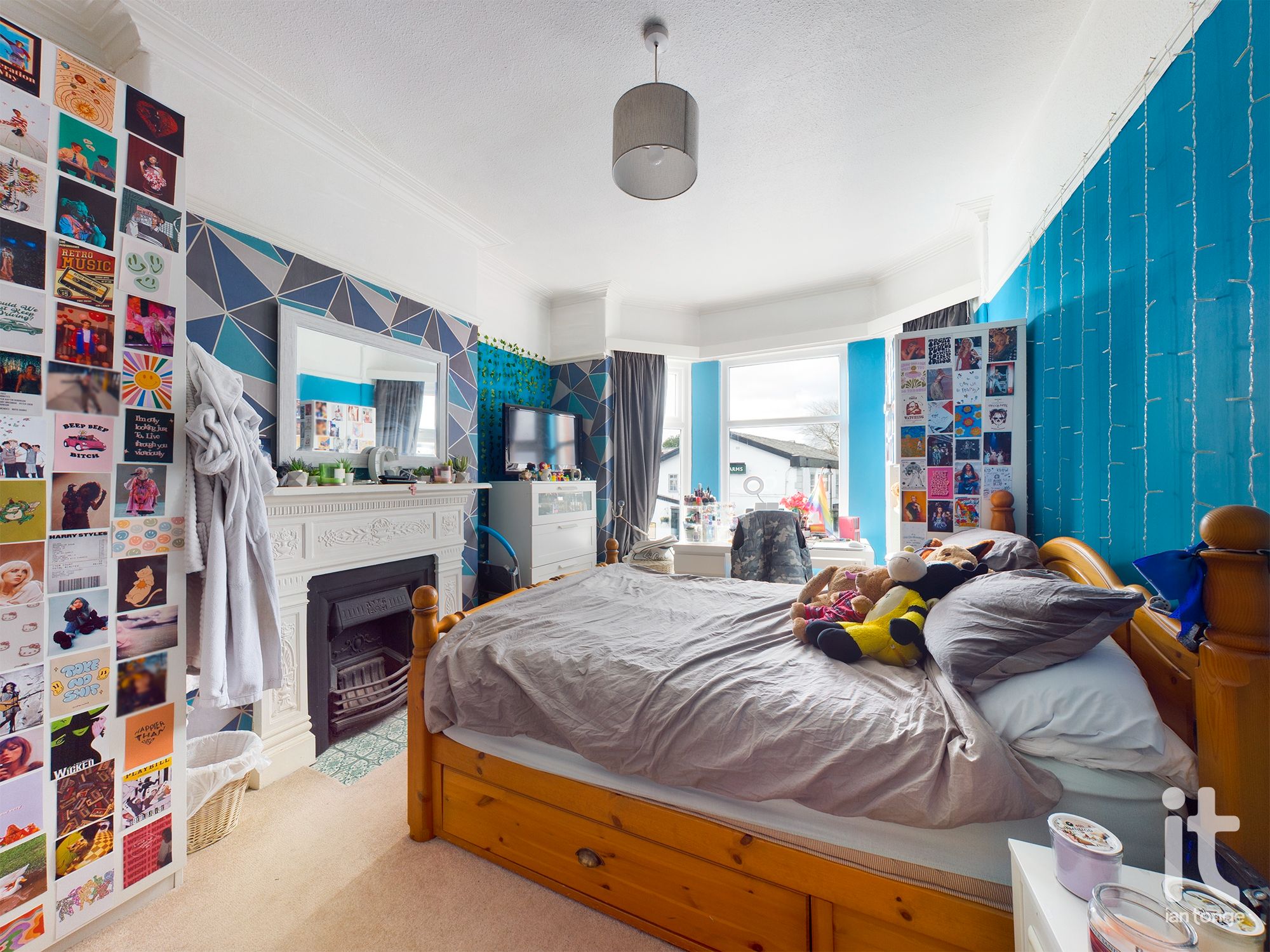5 bedroom semi-detached house Sold in Stockport - Photograph 10.