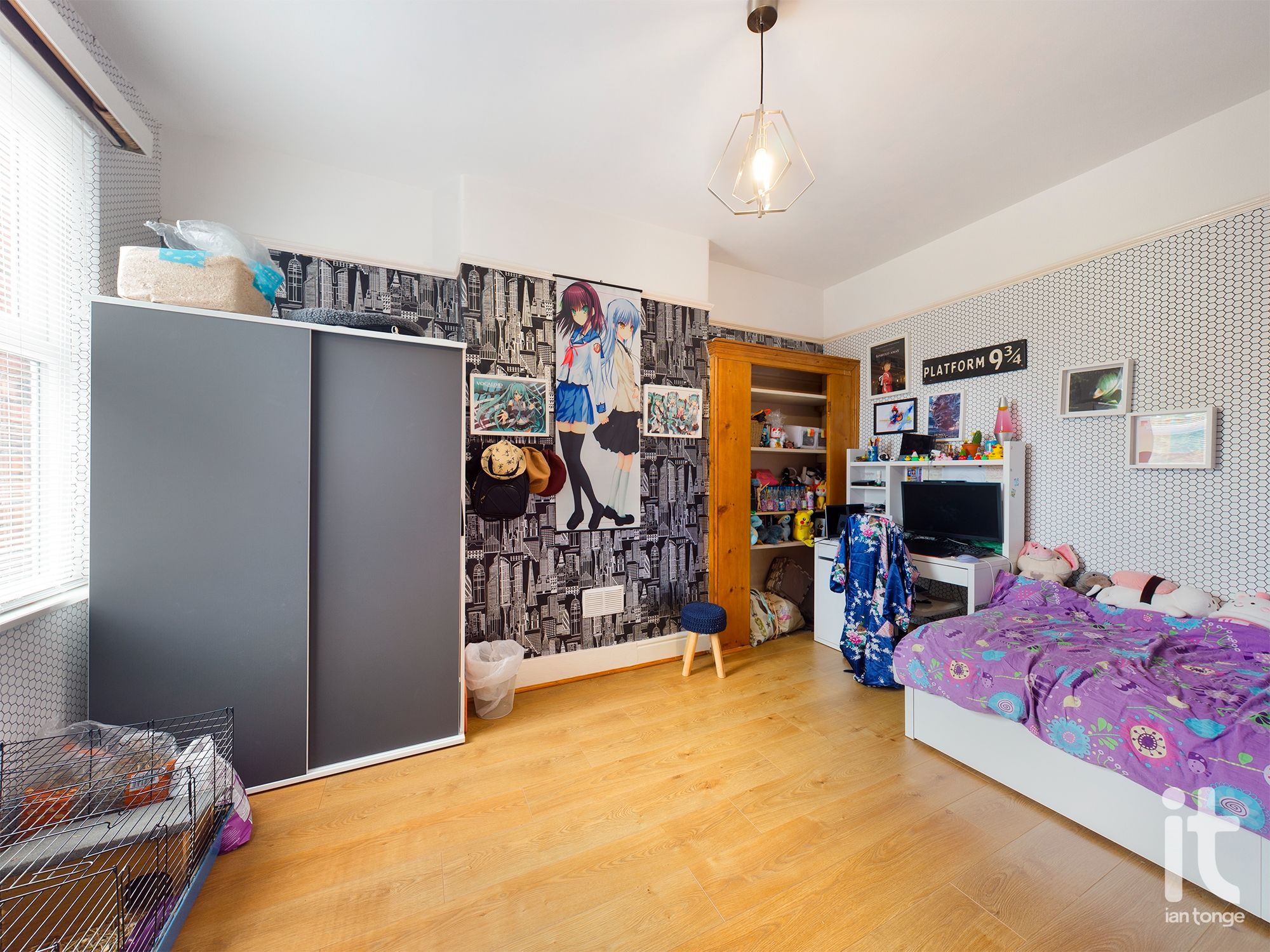 5 bedroom semi-detached house Sold in Stockport - Photograph 11.