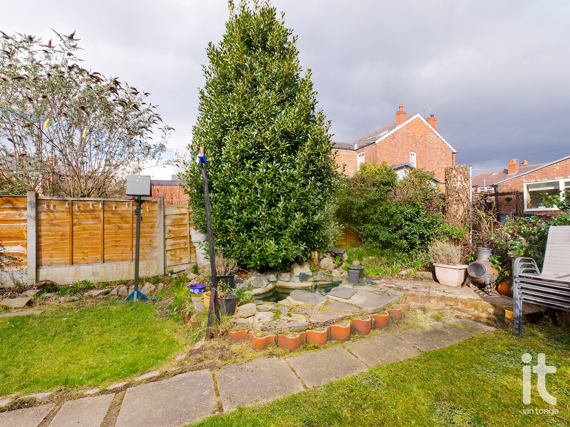5 bedroom semi-detached house Sold in Stockport - Photograph 15.